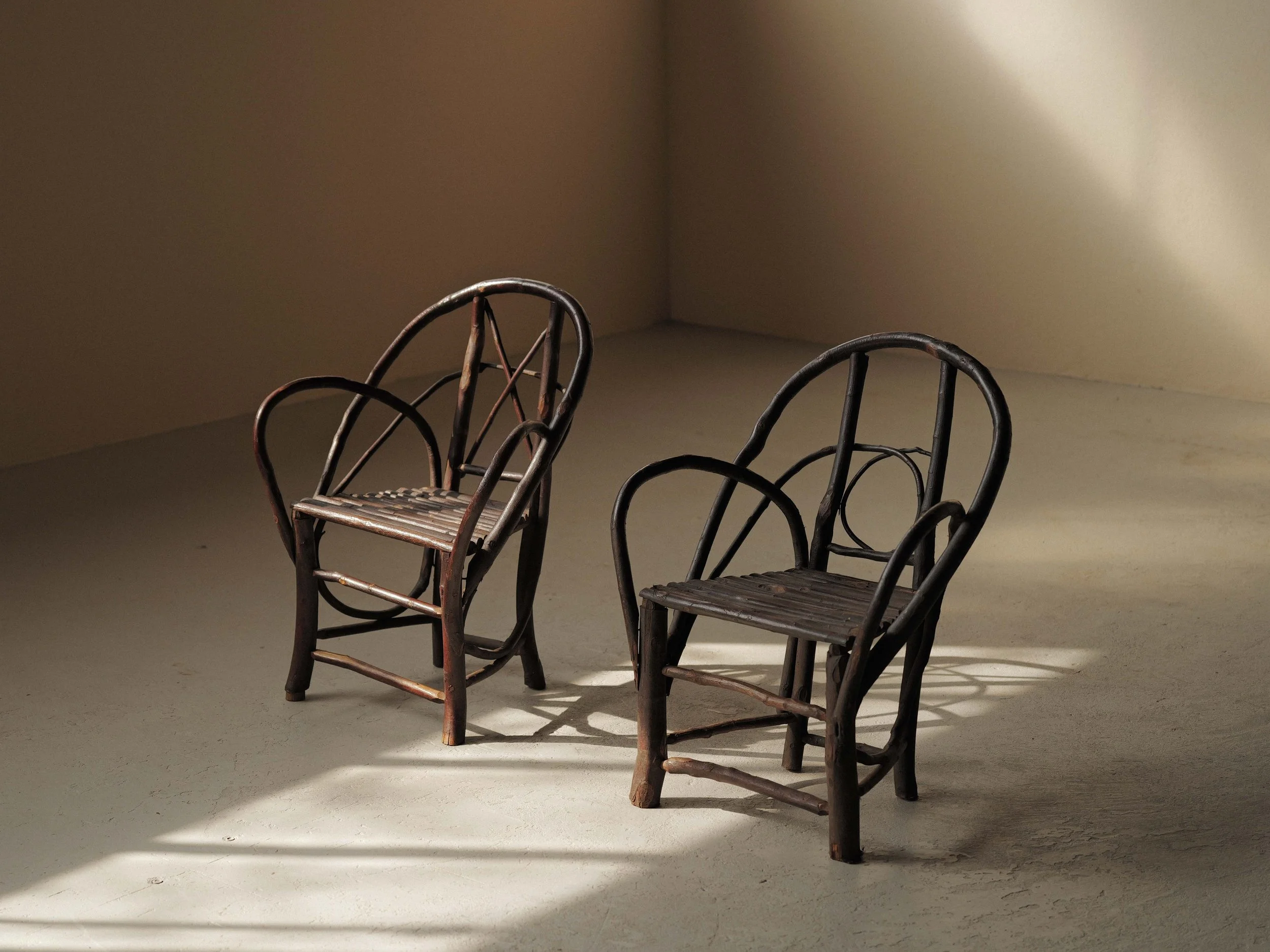 🔴 Paire de fauteuils en noisetier, Auvergne, début XXᵉ siècle