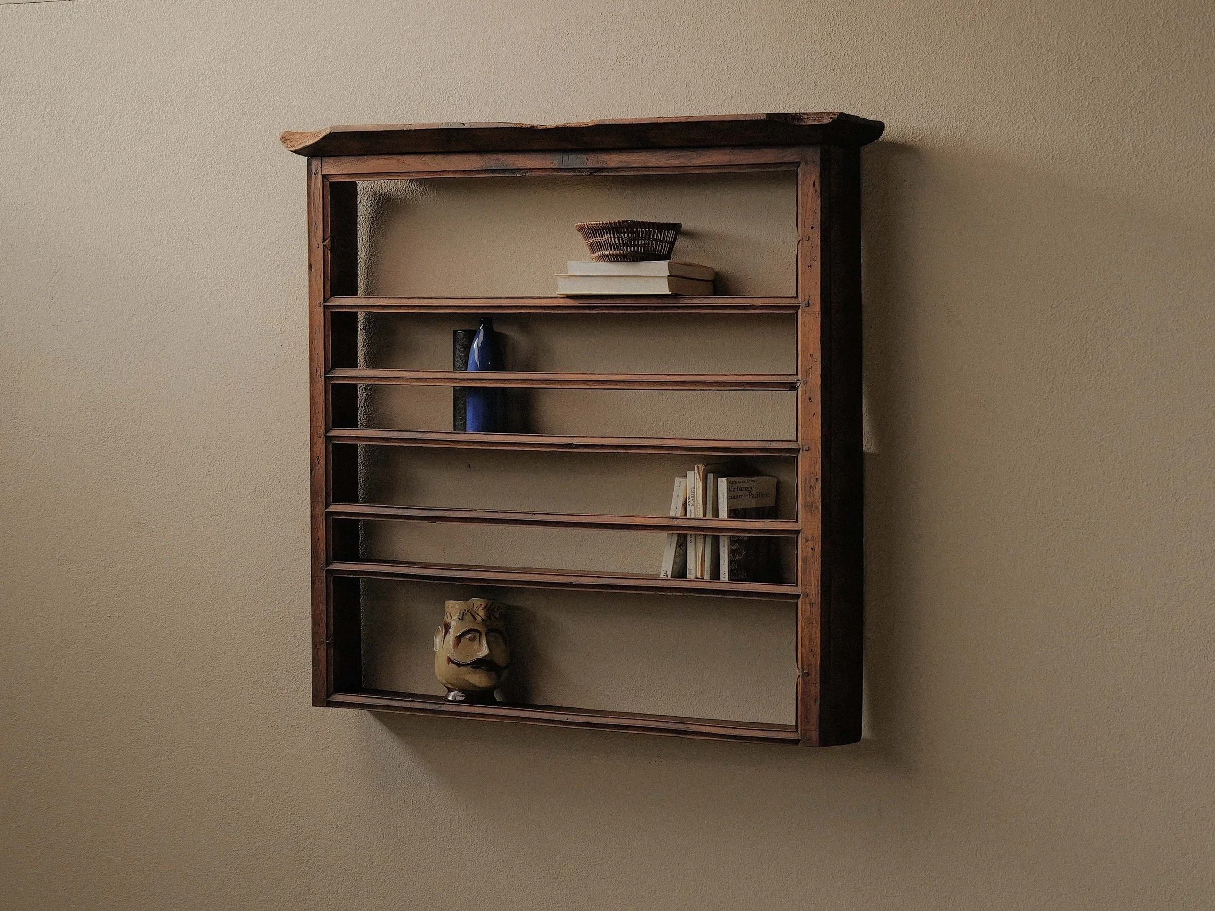 Étagère murale en bois massif, Auvergne, XIXᵉ siècle