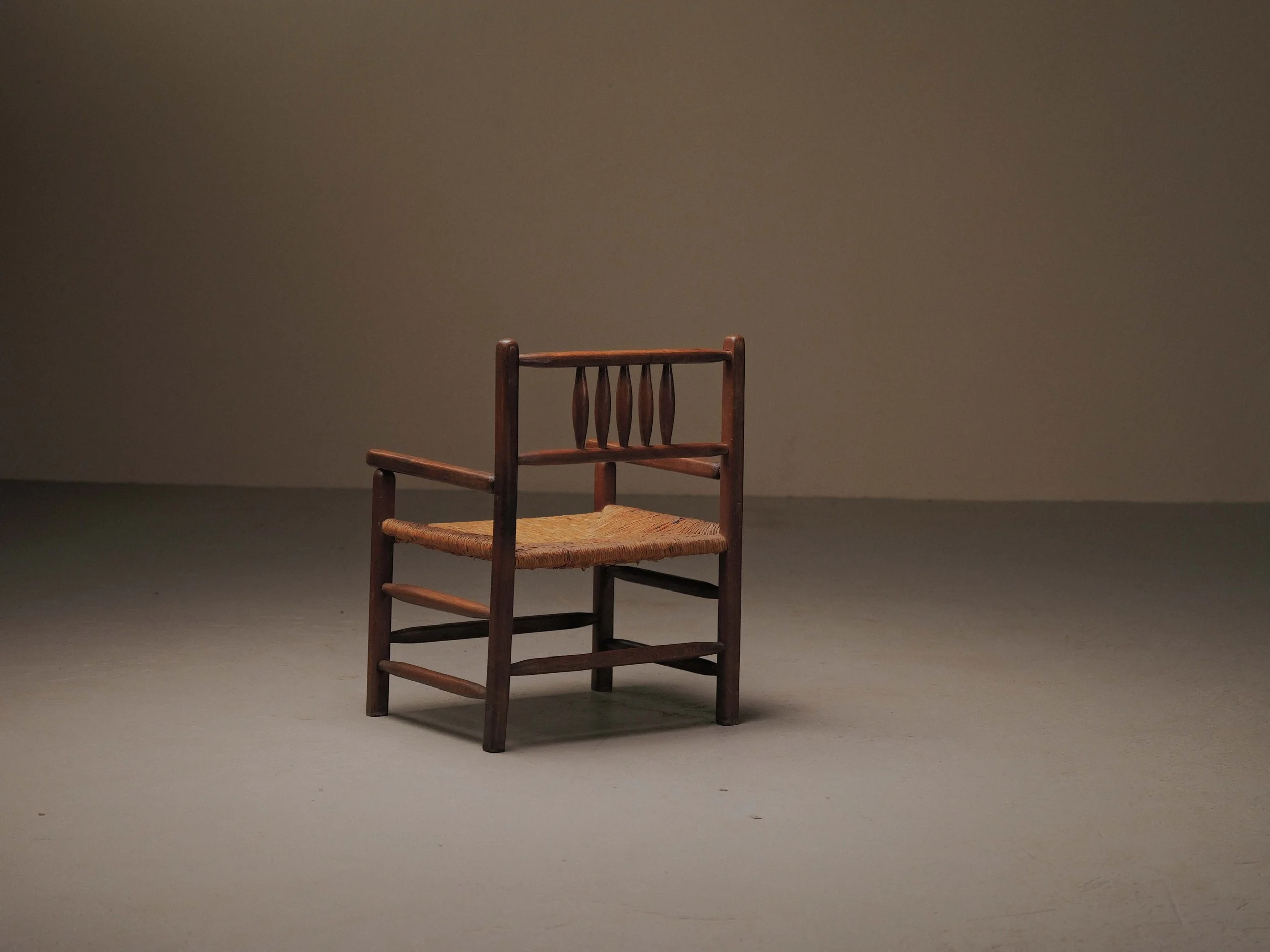 20260421A2-Fauteuil-bois-massif-paille-Vers-1950-14.jpg