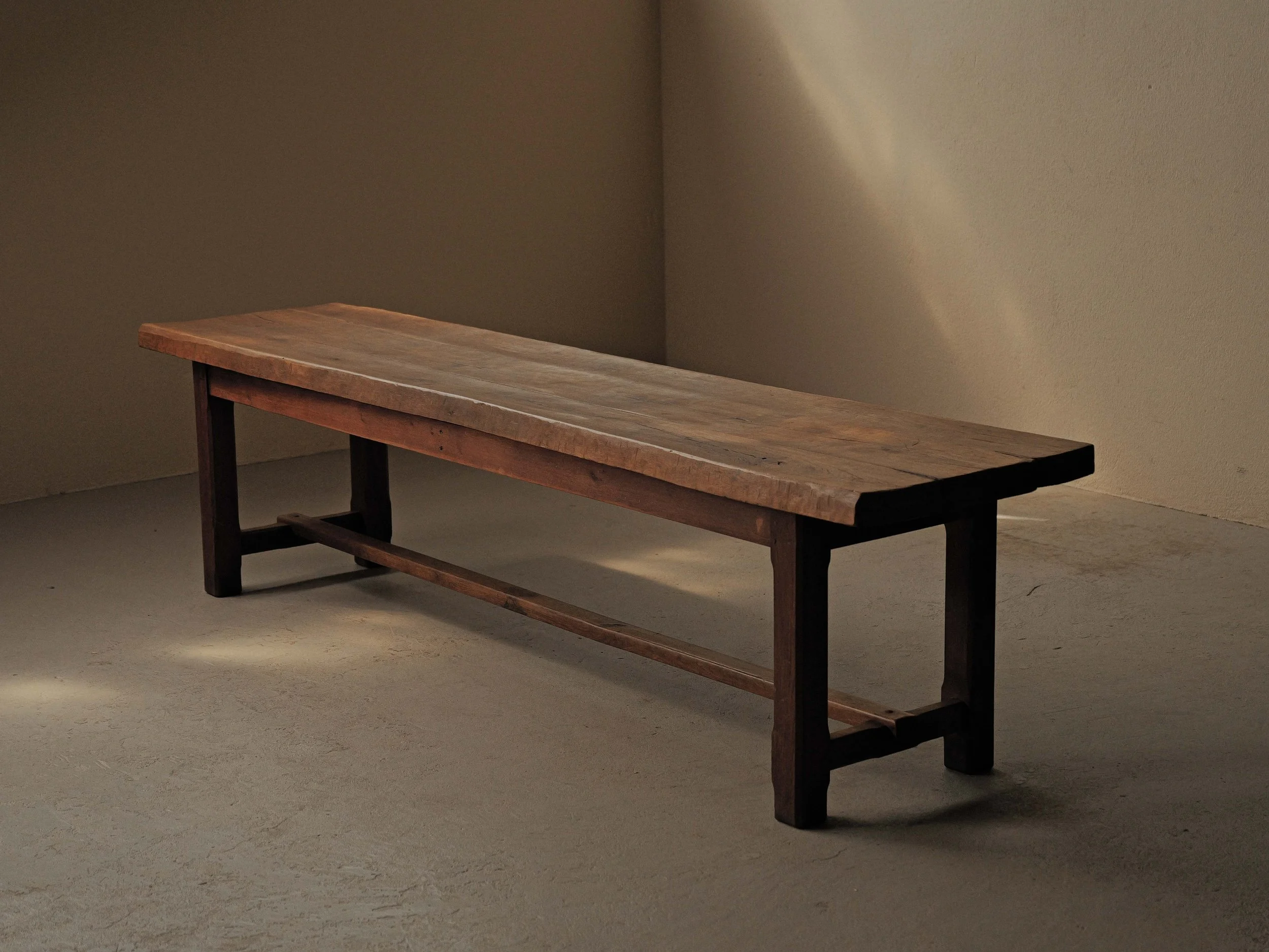 20260723T-Grande-table-artisanale-structure-en-chene-plateau-en-Orme-France-14.jpg