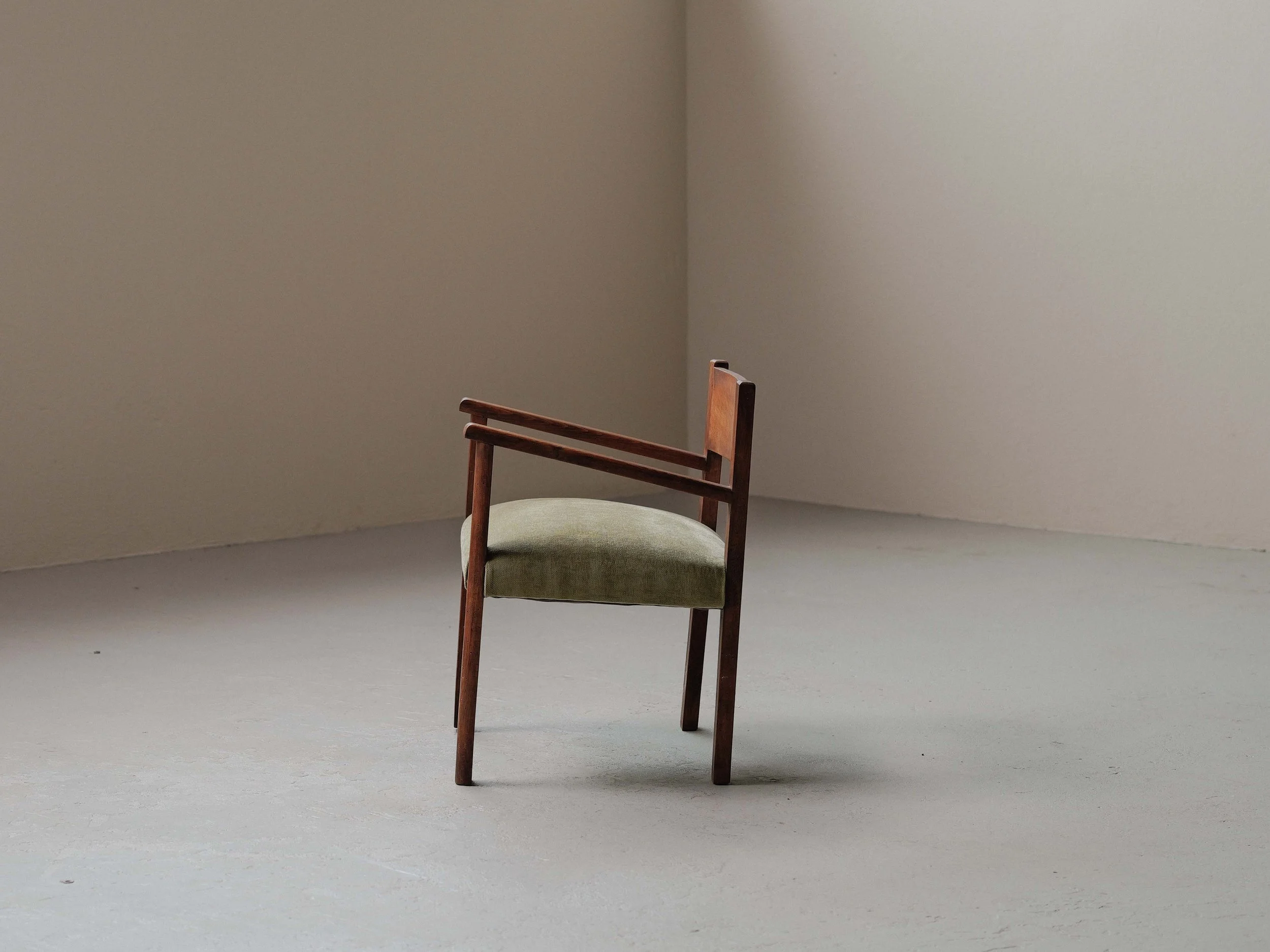 20260421A3-fauteuil-moderniste-bois-massif-et-tissu-france-vers-1950-4.jpg