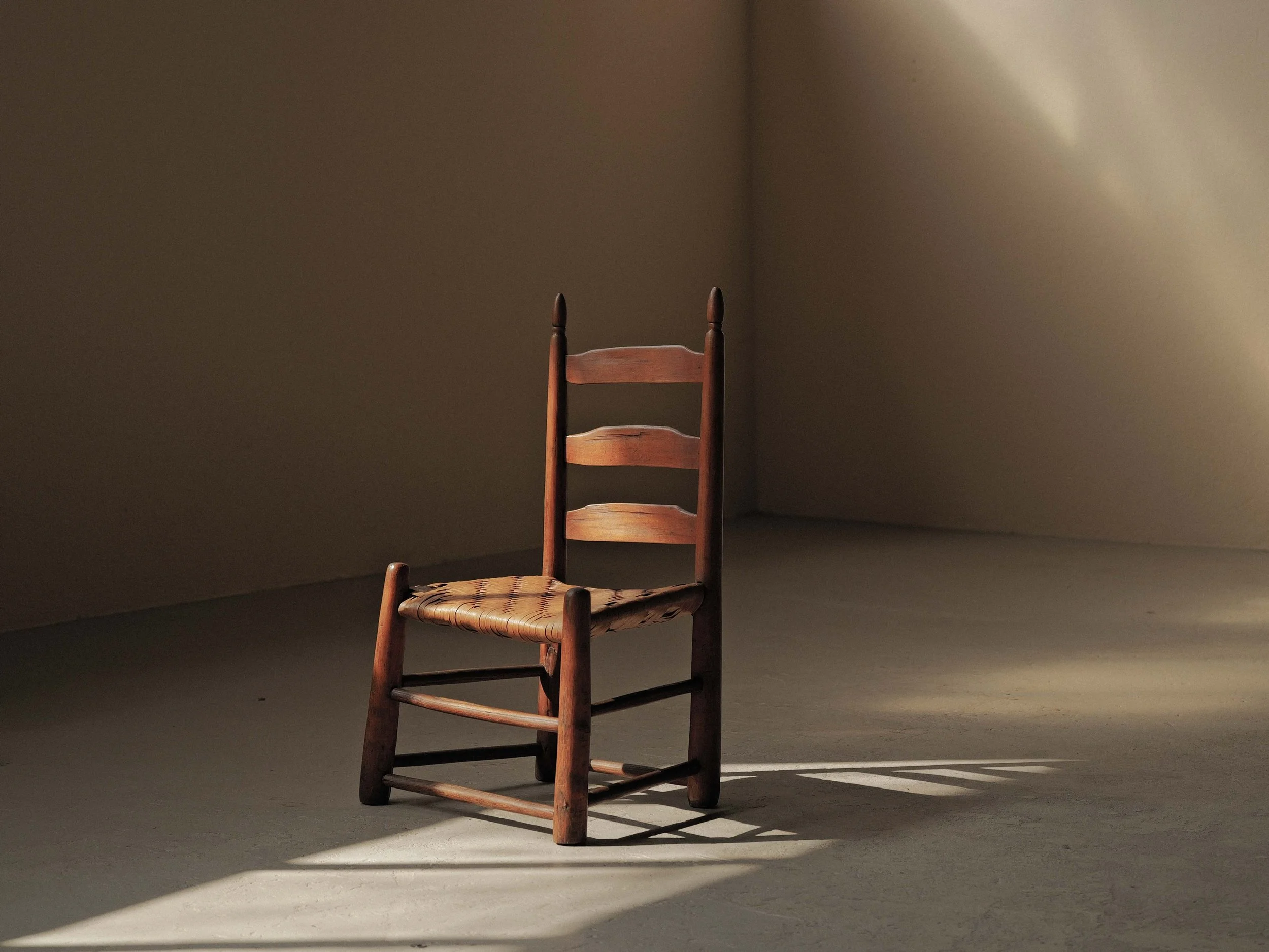 Chaise basse de style Shaker, États-Unis, vers 1900
