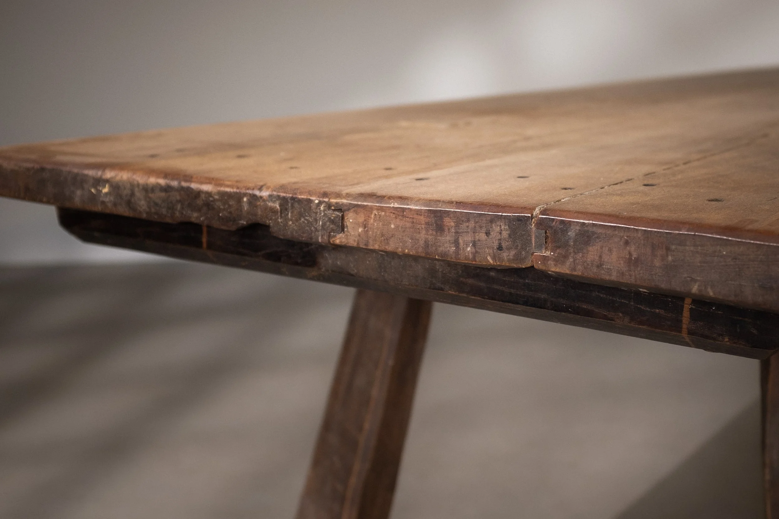 6-grande-table-brutaliste-1970-bois-massif.jpg