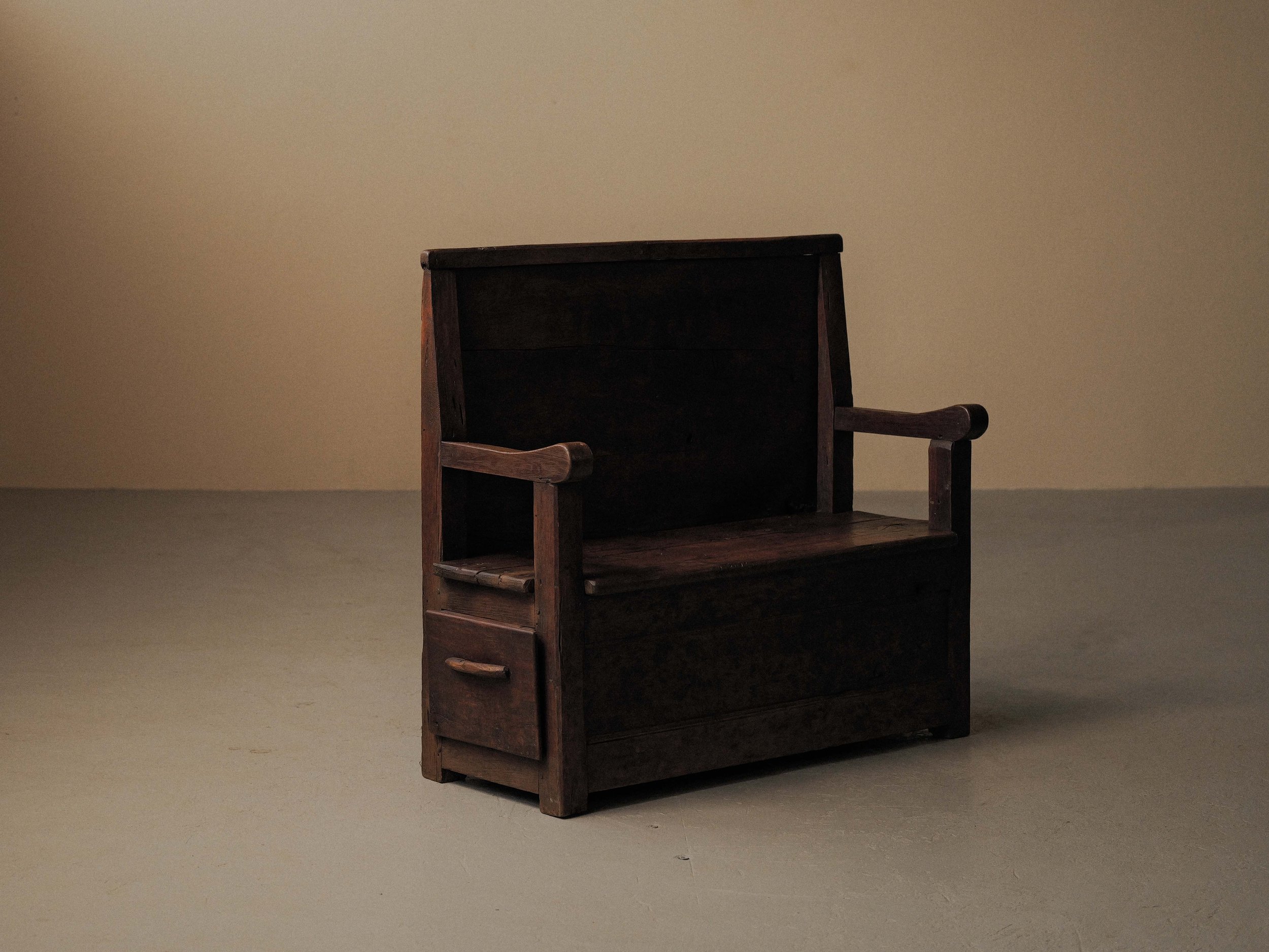 🔴 Banc de cantou en bois massif, Auvergne, XIXᵉ siècle