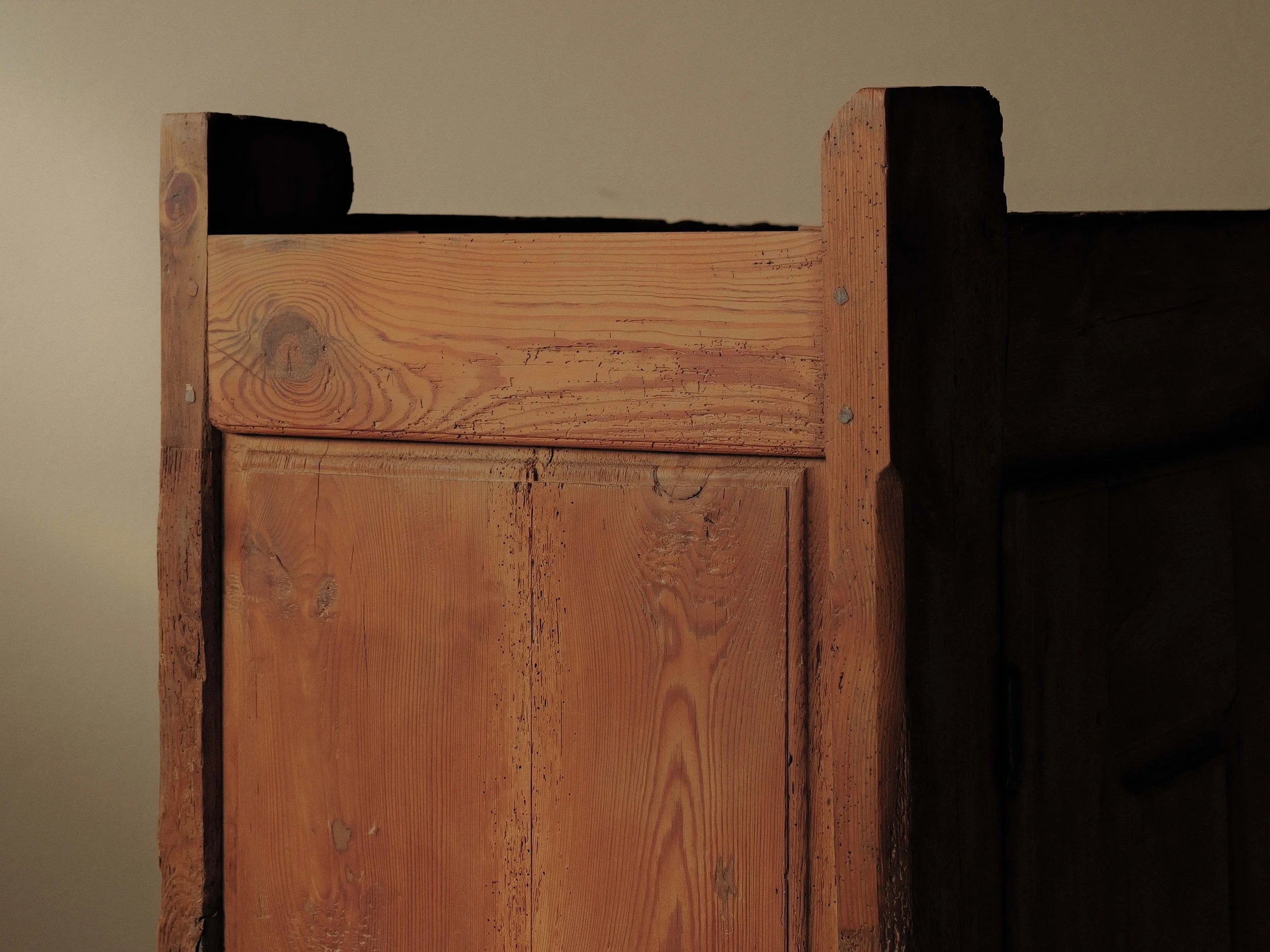 20260224M-meuble-deux-portes-en-pin-massif-dit-presse-a-lin-art-populaire-Lozere-19eme-siecle-17.jpg
