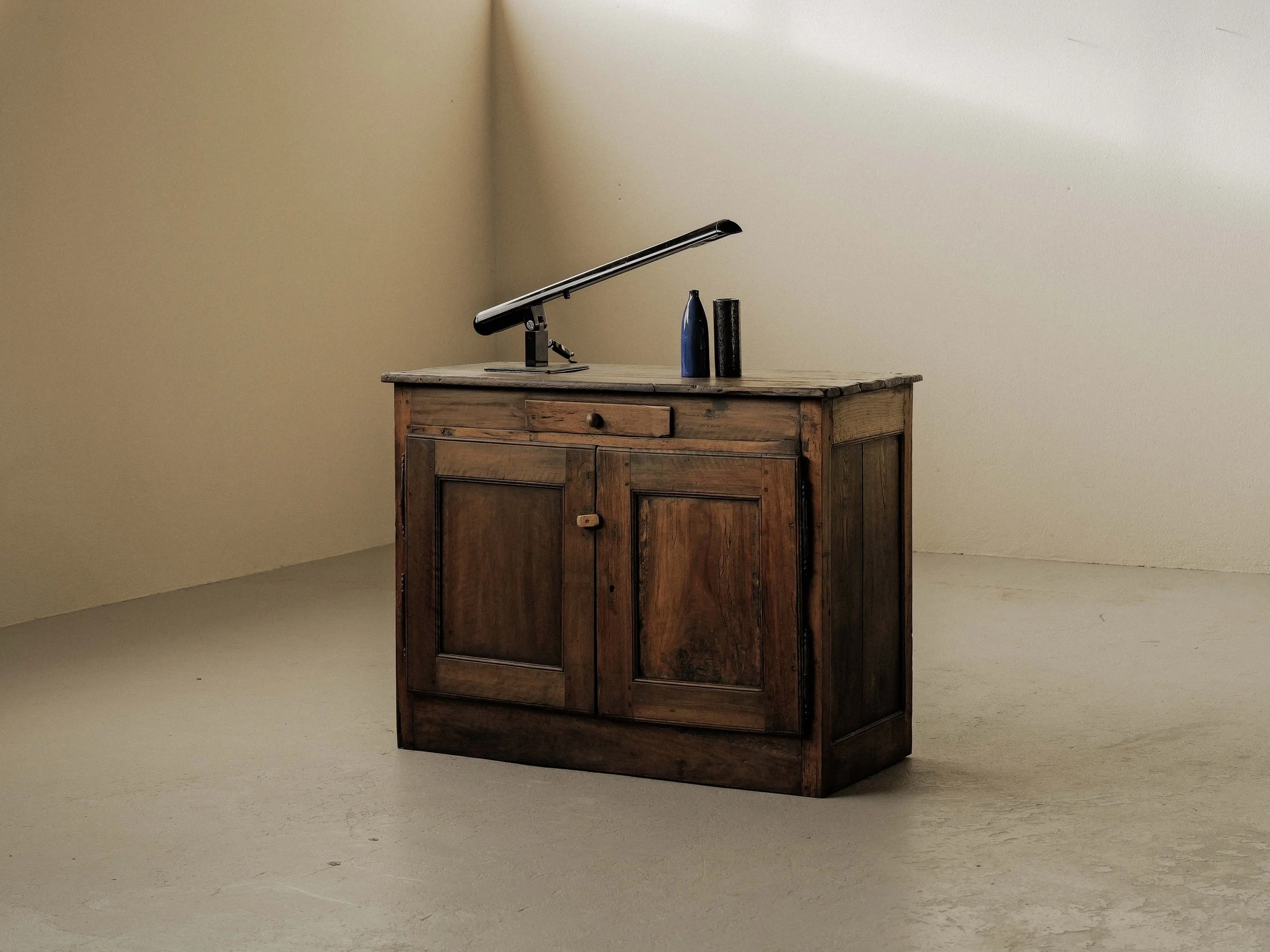 20251106M2-buffet-deux-portes-rustique-bois-massif-art-populaire-19eme-siecle-auvergne-11.jpg