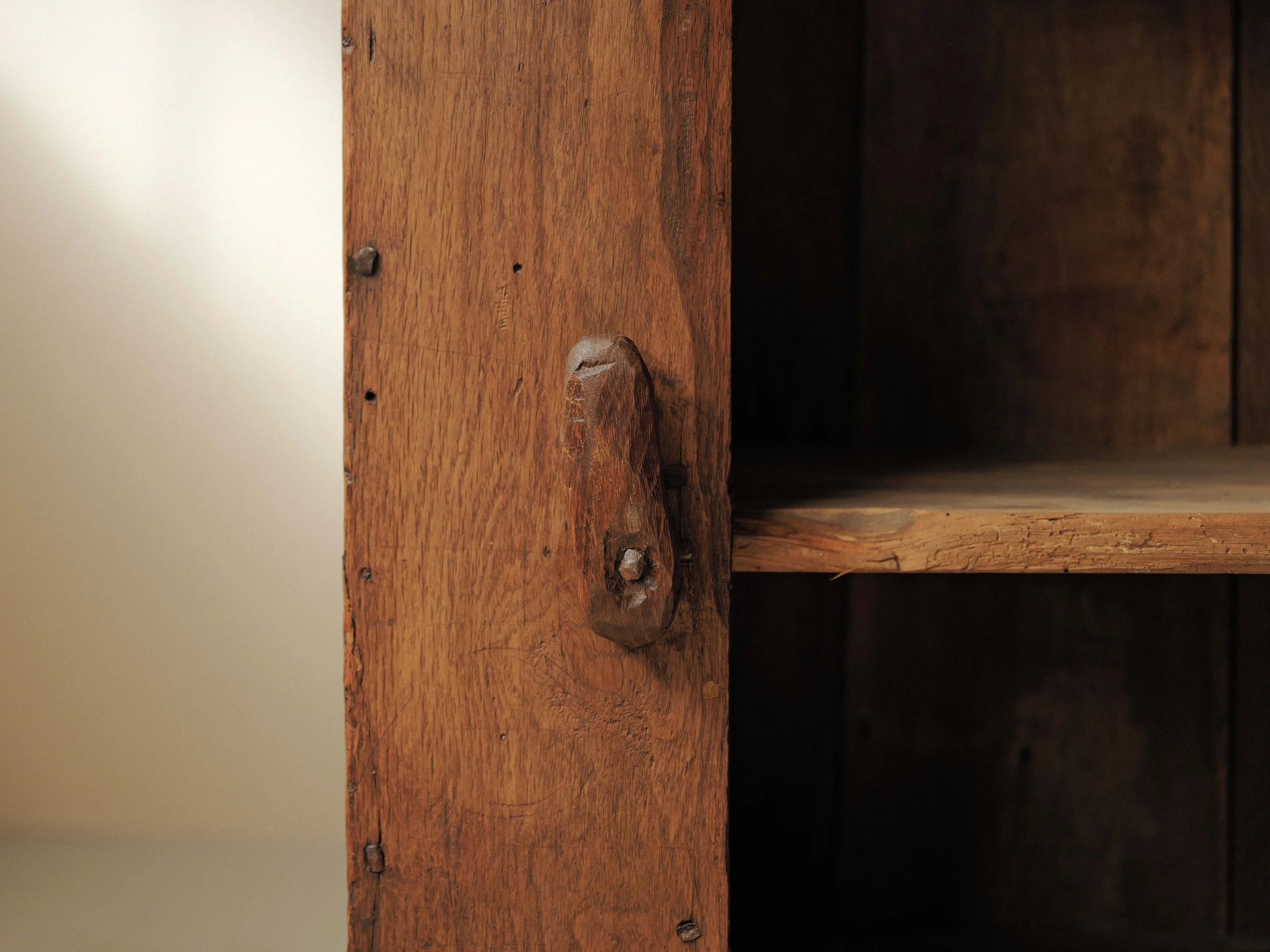 20260402M3-buffet-1-porte-art-populaire-Ardeche-en-chene-massif-19eme-siecle-7.jpg