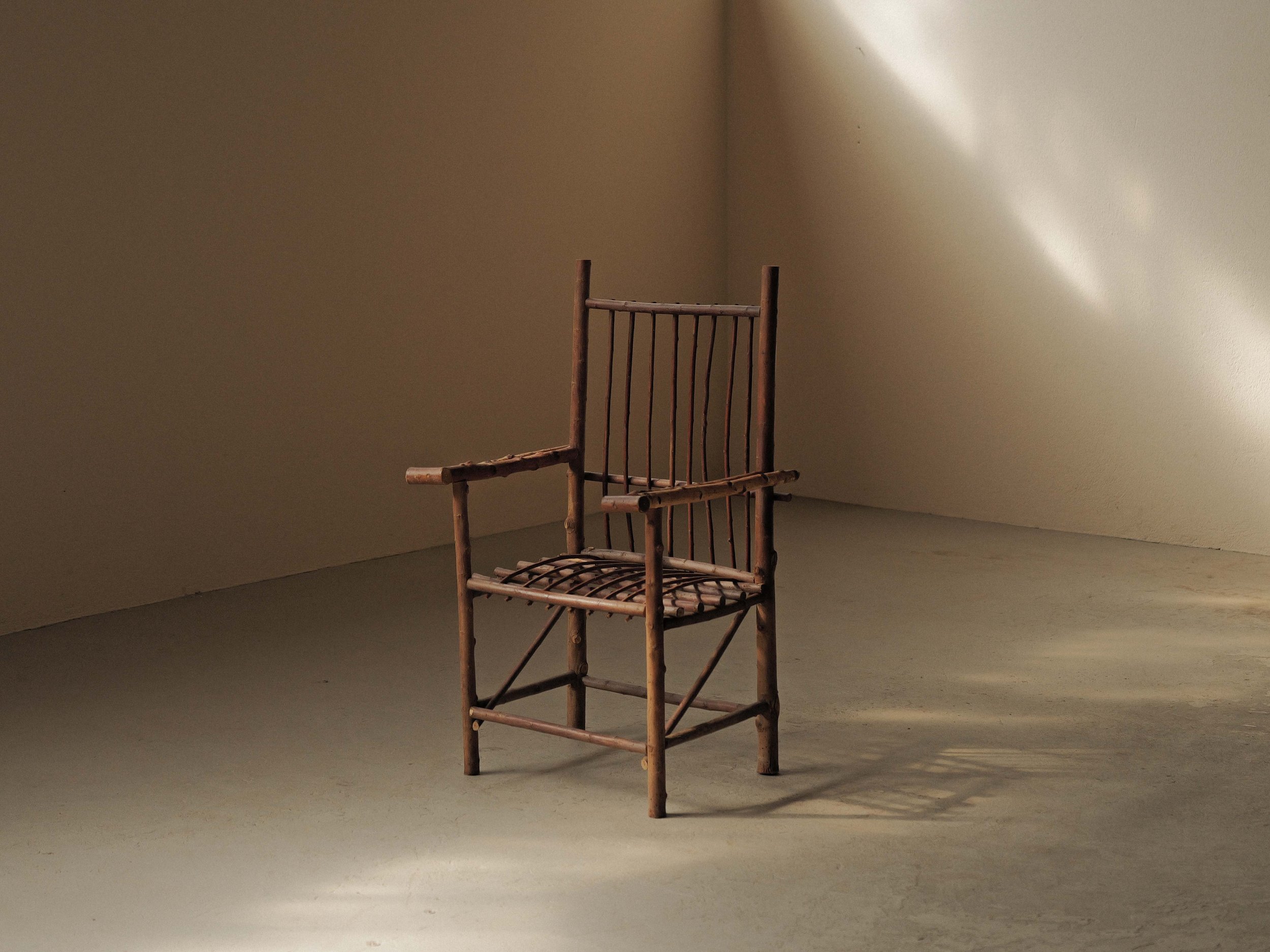 20260908A3-Fauteuil-naif-en-branches-de-noisetier-france-vers-1950-4.jpg