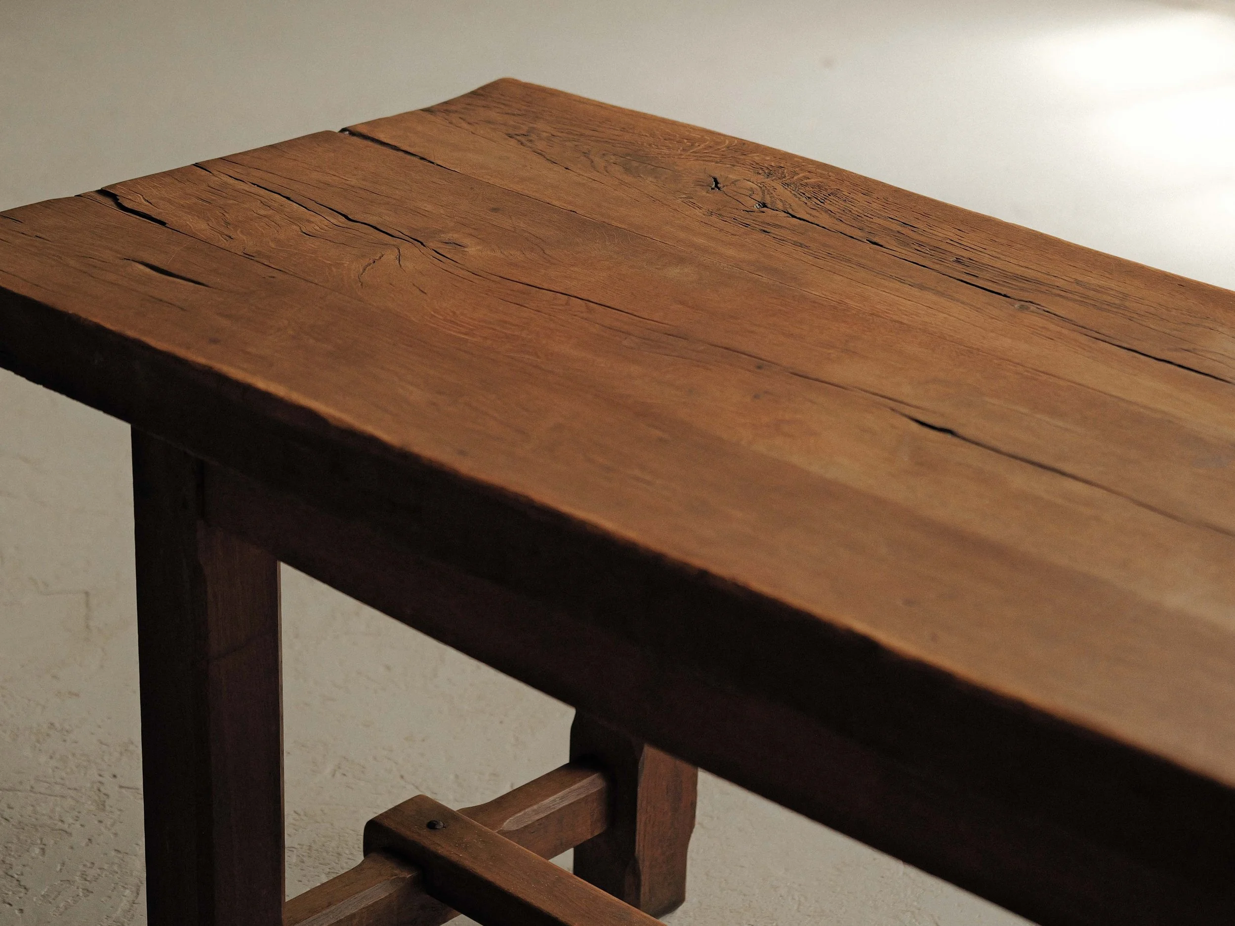 20260723T-Grande-table-artisanale-structure-en-chene-plateau-en-Orme-France-11.jpg