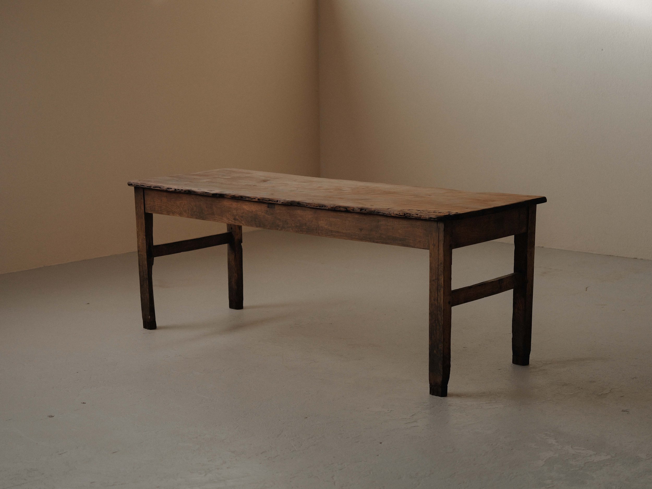 20251126T2-table-de-ferme-bois-massif-auvergne-1900.jpg