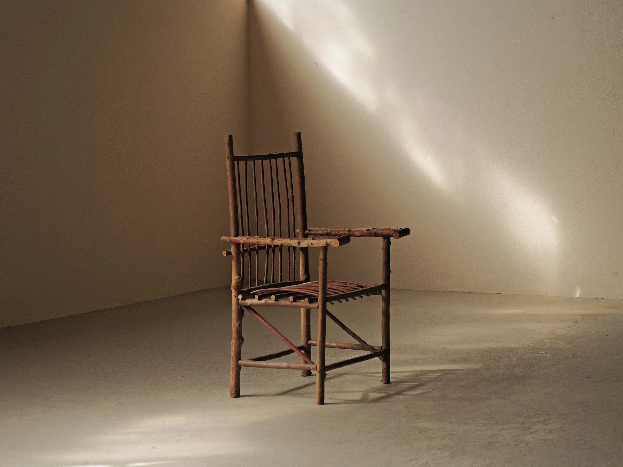 20260908A3-Fauteuil-naif-en-branches-de-noisetier-france-vers-1950-5.jpg
