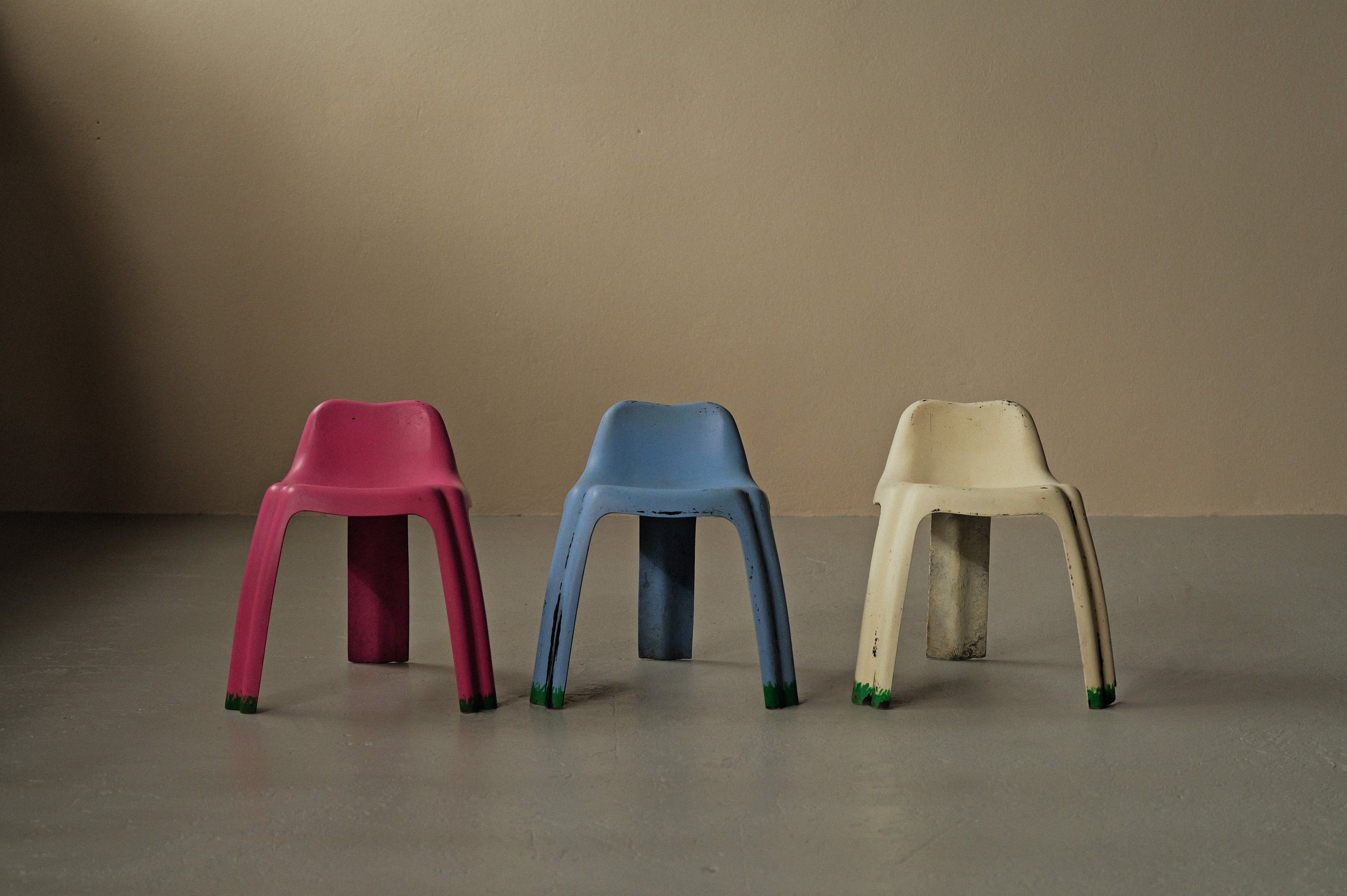20250512A-chaises-patrick-Gingembre-fibre-de-verre-1970-6.jpg