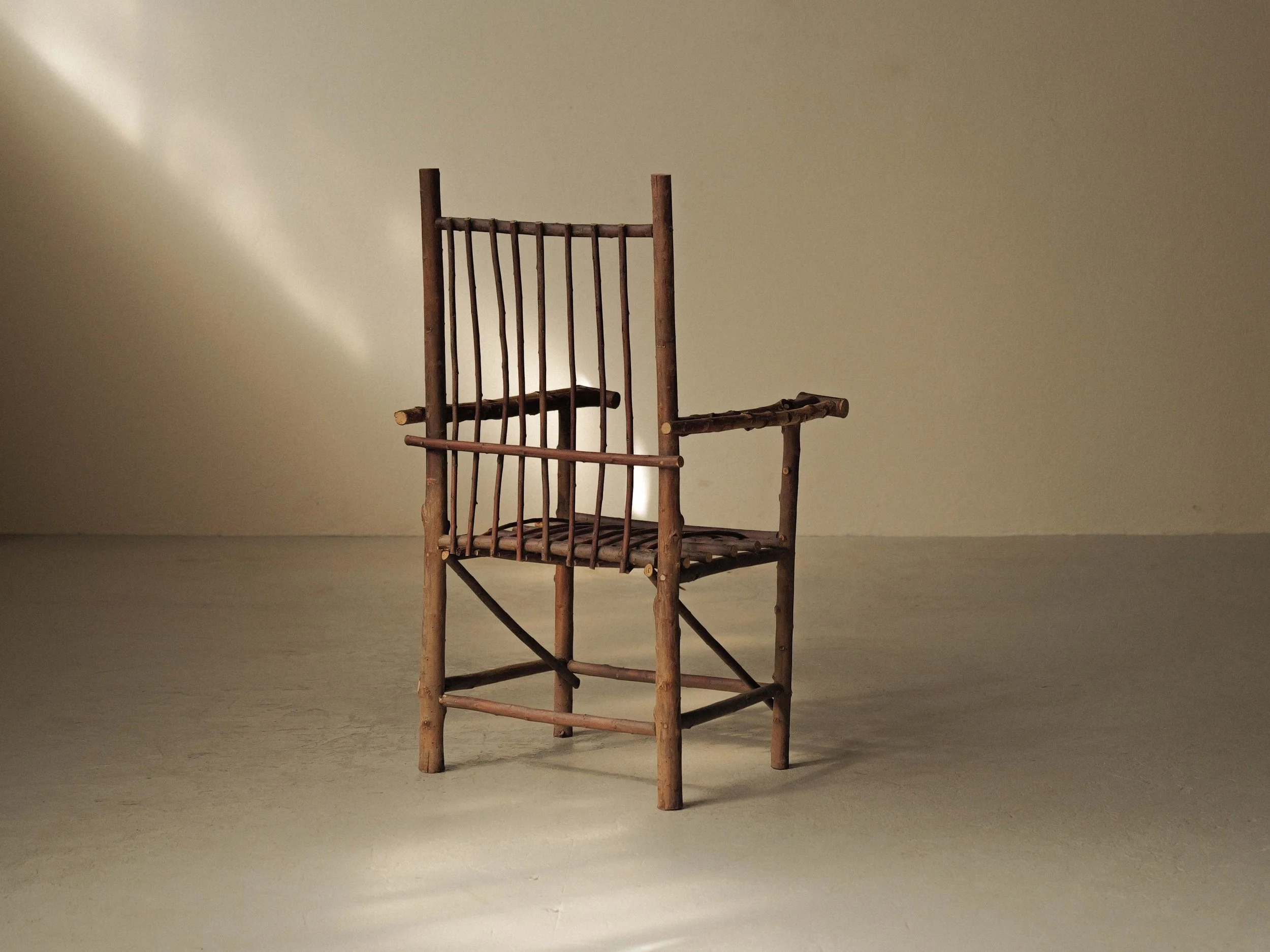 20260908A3-Fauteuil-naif-en-branches-de-noisetier-france-vers-1950-11.jpg
