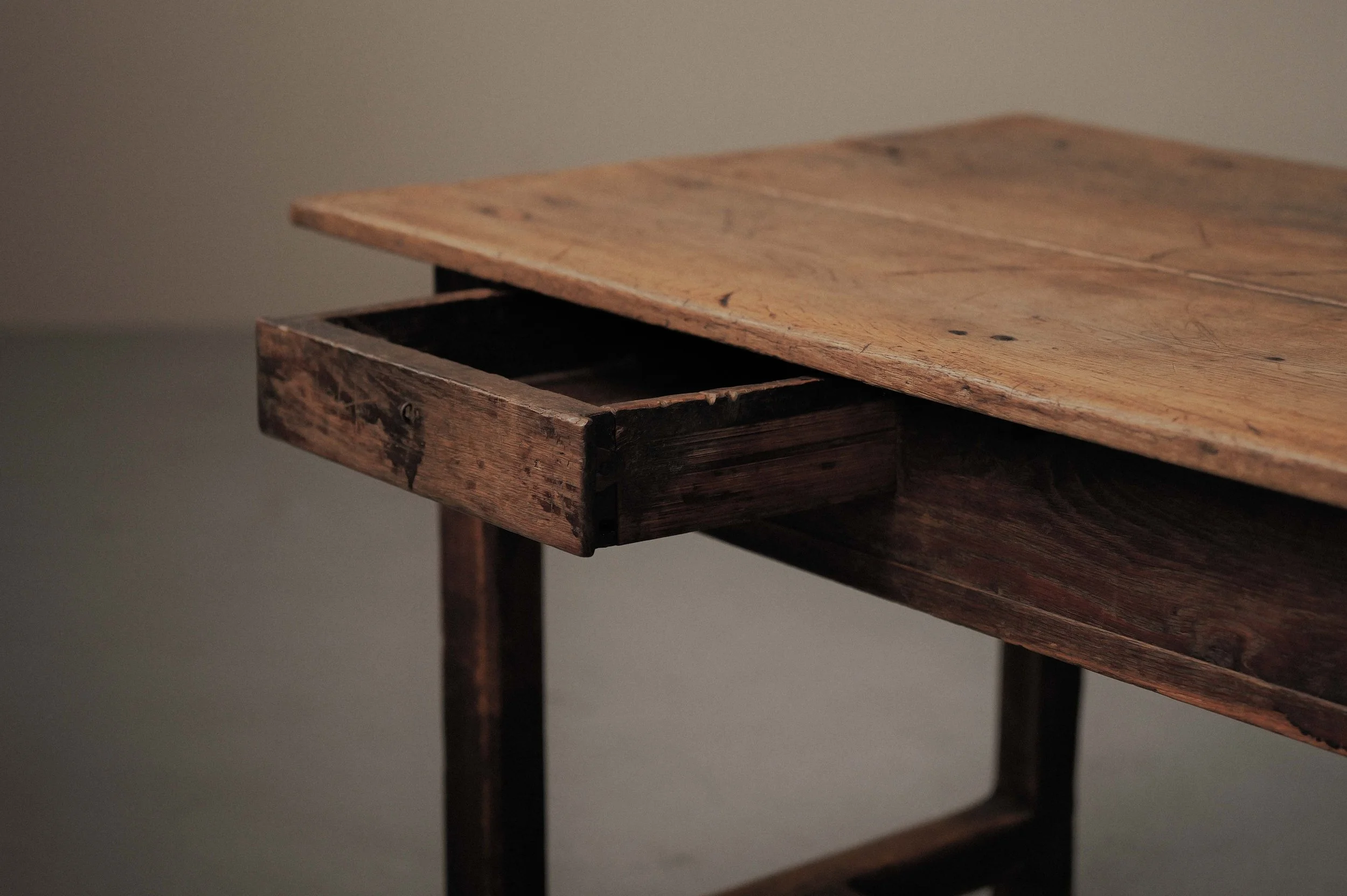 20260117T-table-de-ferme-en-bois-massif-auvergne-1900-14.jpg