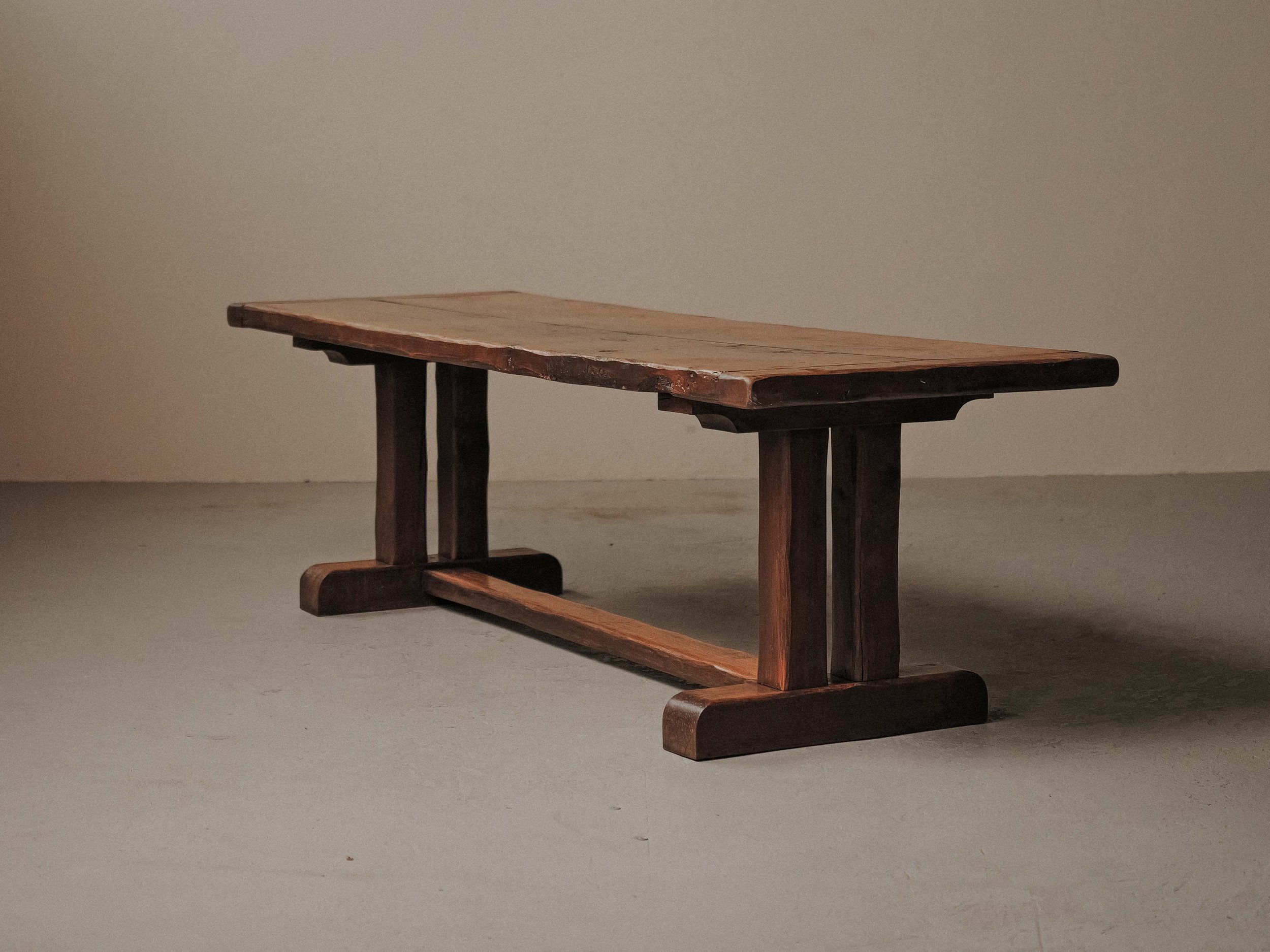 20260802T-Table-artisanale-en-chene-massif-signe-J.Mercier-Vers-1950-11.jpg