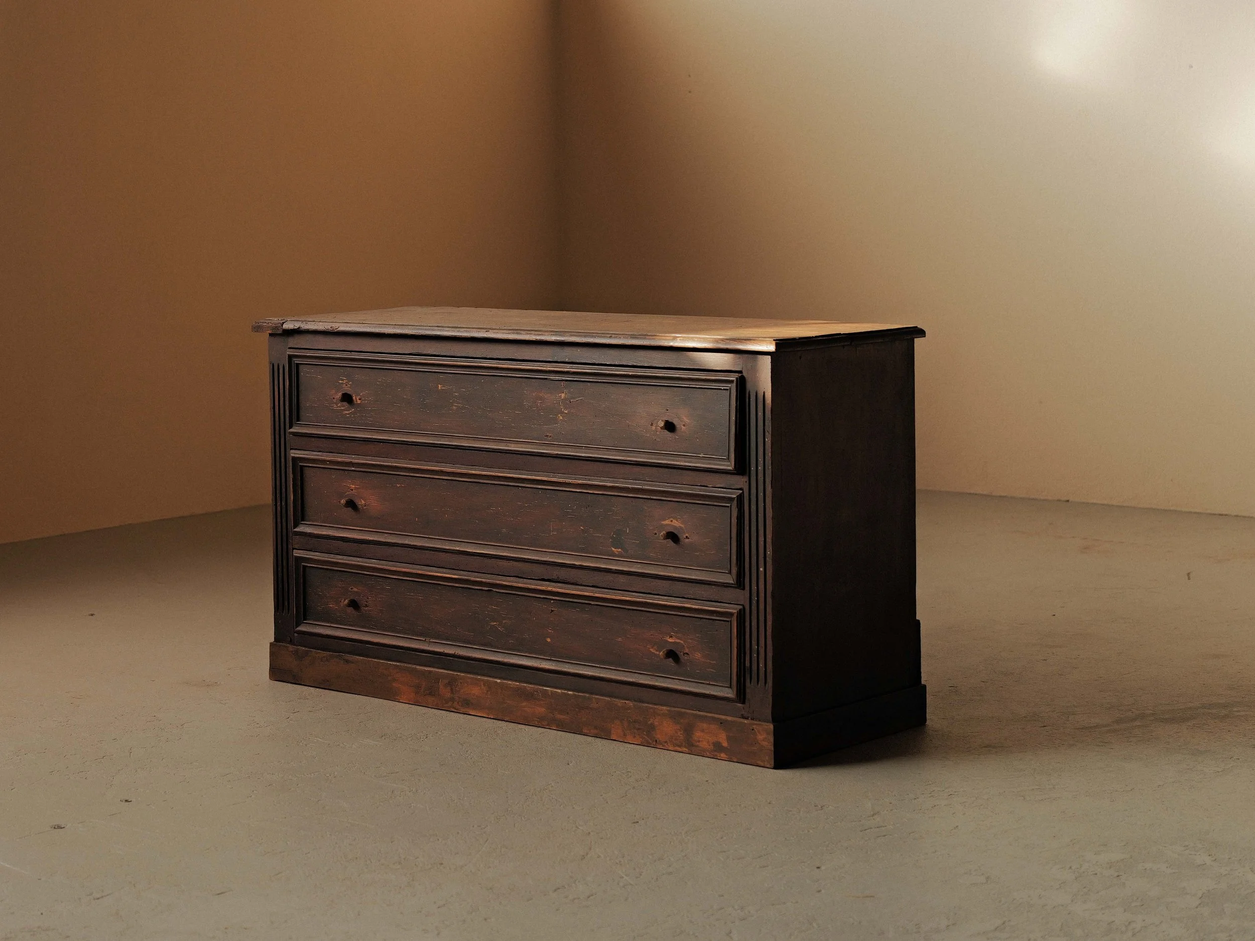 20260216M-Commode-ancien-meuble-de-metier-ou-d-atelier-en-bois-massif-Vers-1900-2.jpg