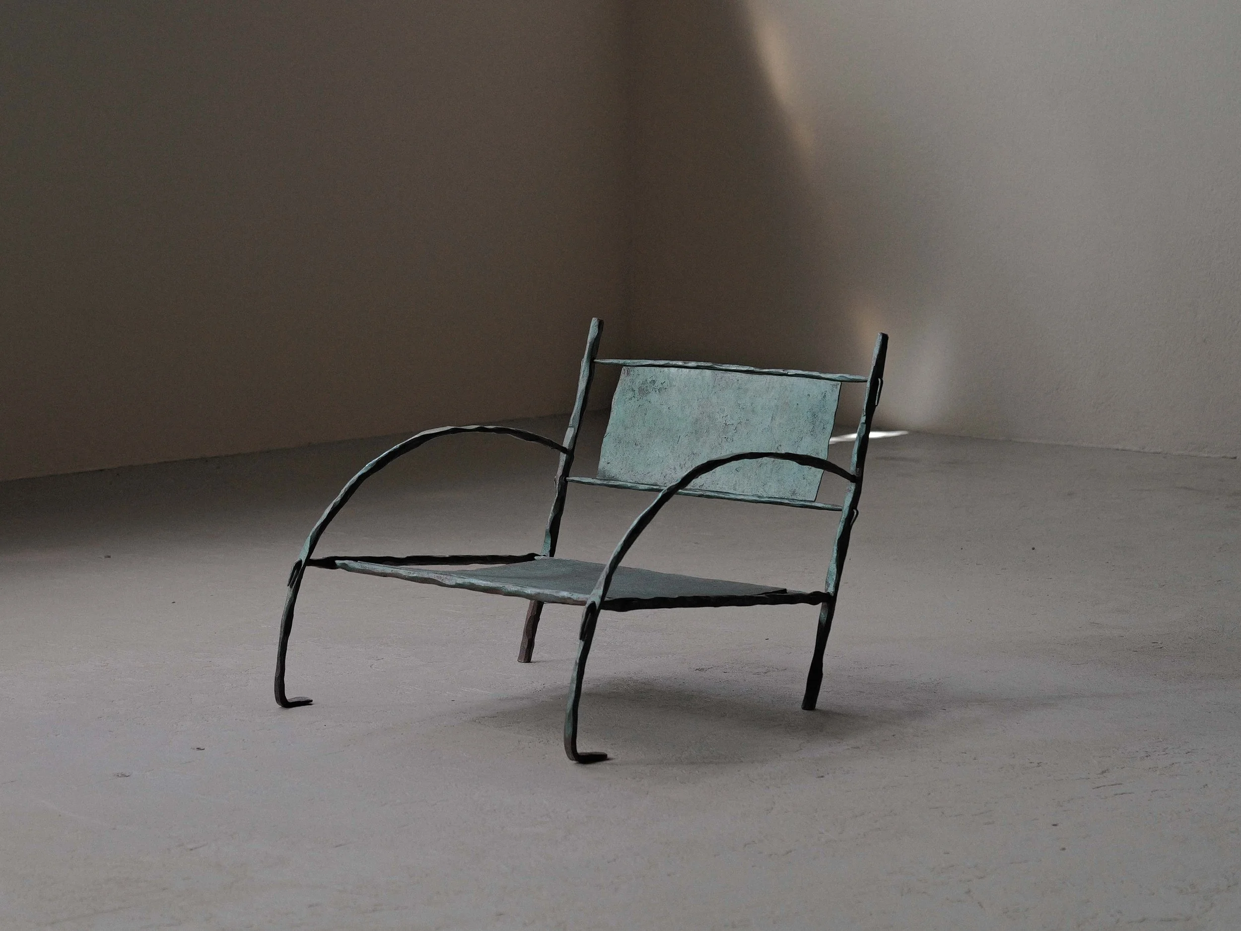 20260612A-fauteuil-en-fer-forge-travail-artisanal-Vers-1960-1970.jpg