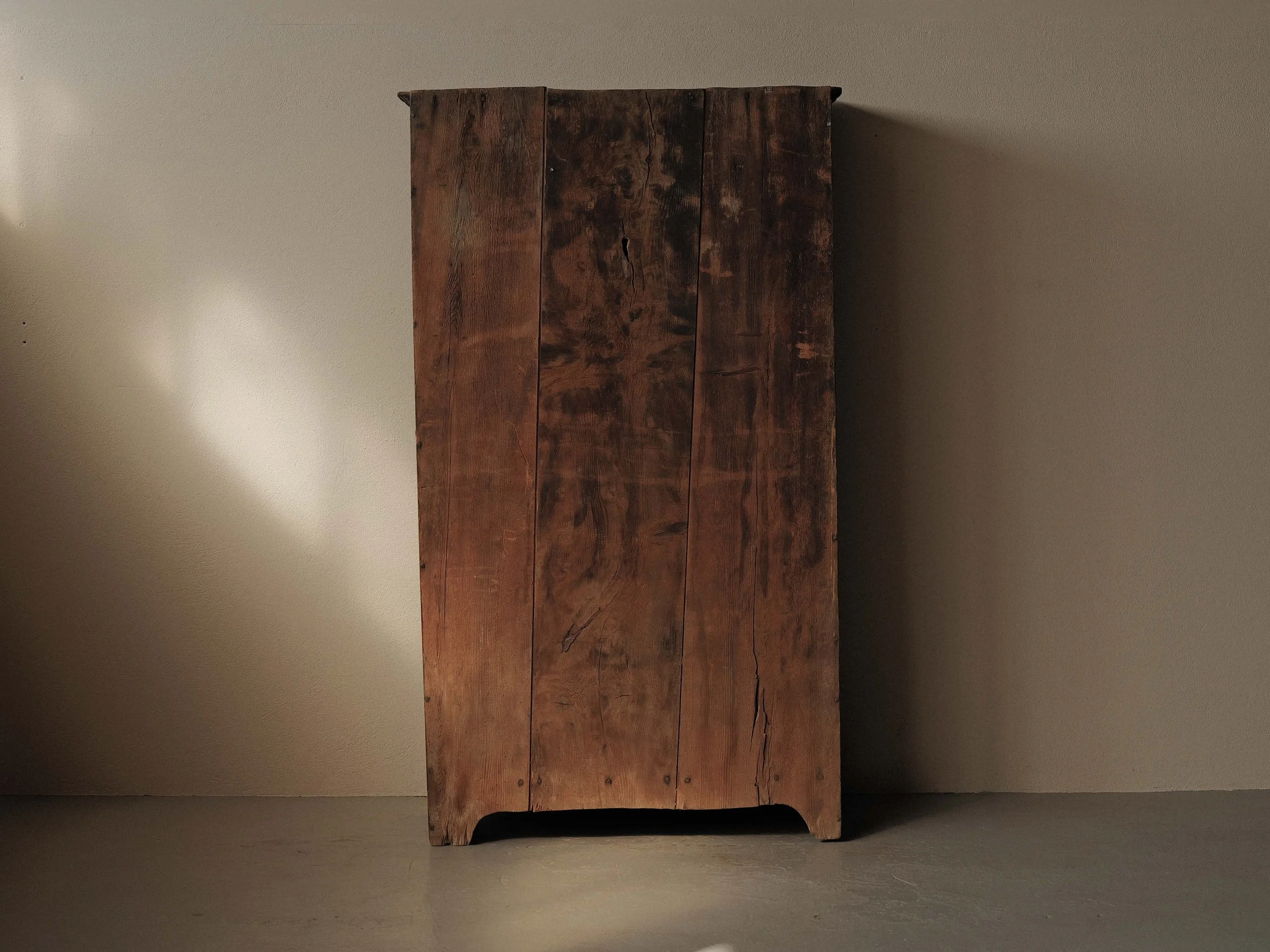 20260402M1-Armoire-alpine-en-pin-massif-art-populaire-savoie-18eme-siecle-18.jpg