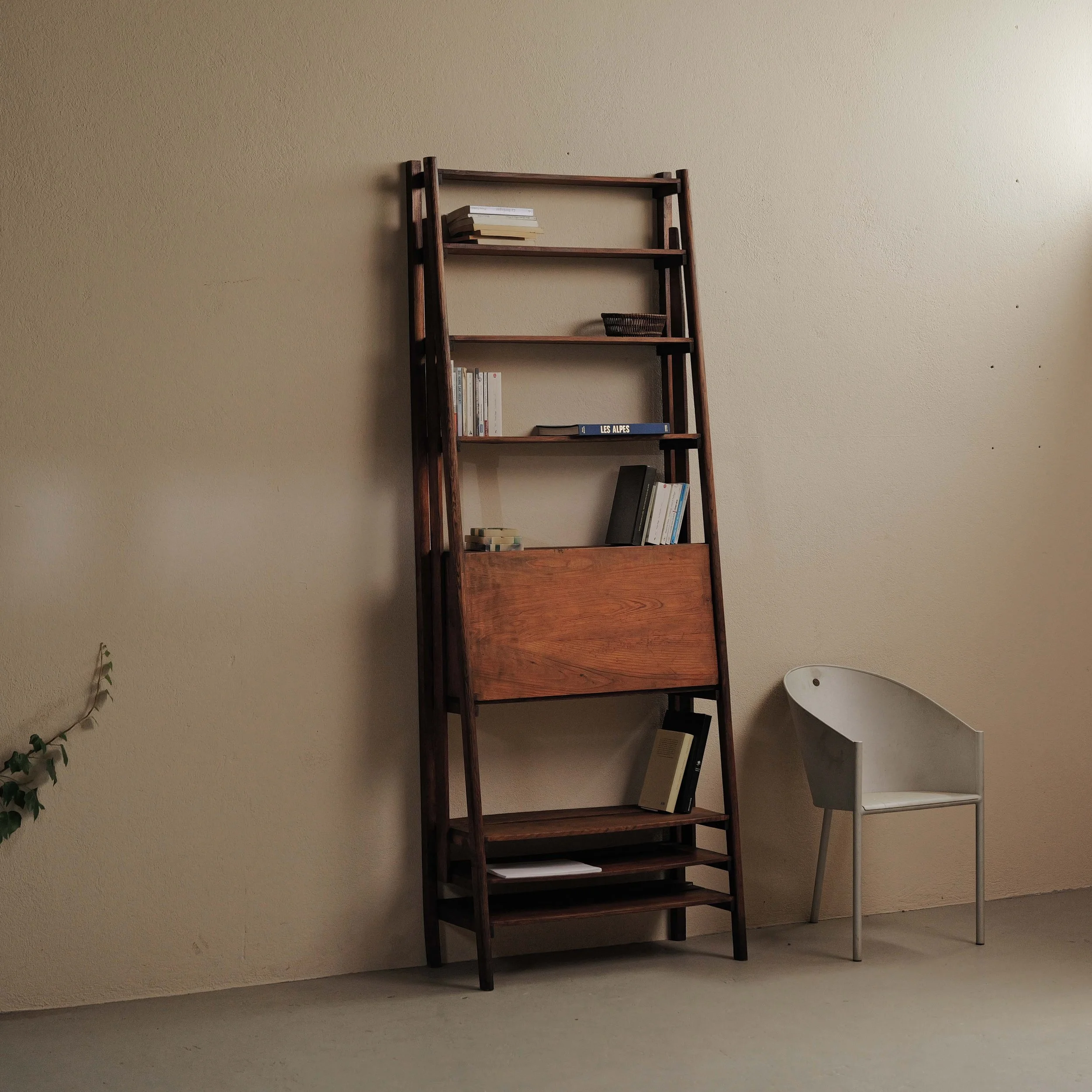 20260629M3-Meuble-artisanal-ou-d-architecte-etagere-secretaire-en-pin-et-chene-Vers-1960-15.jpg