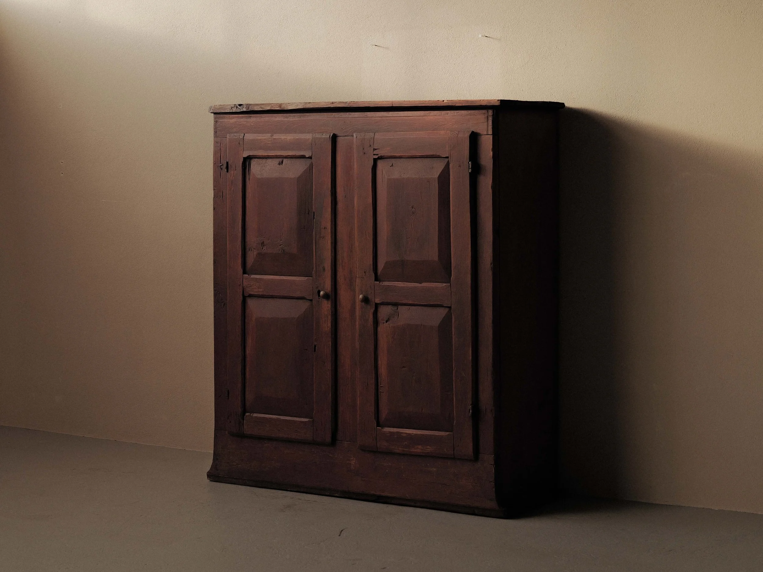 20251209-armoire-meuble-alpin-pin-massif-Suisse-18eme-siecle-20.jpg
