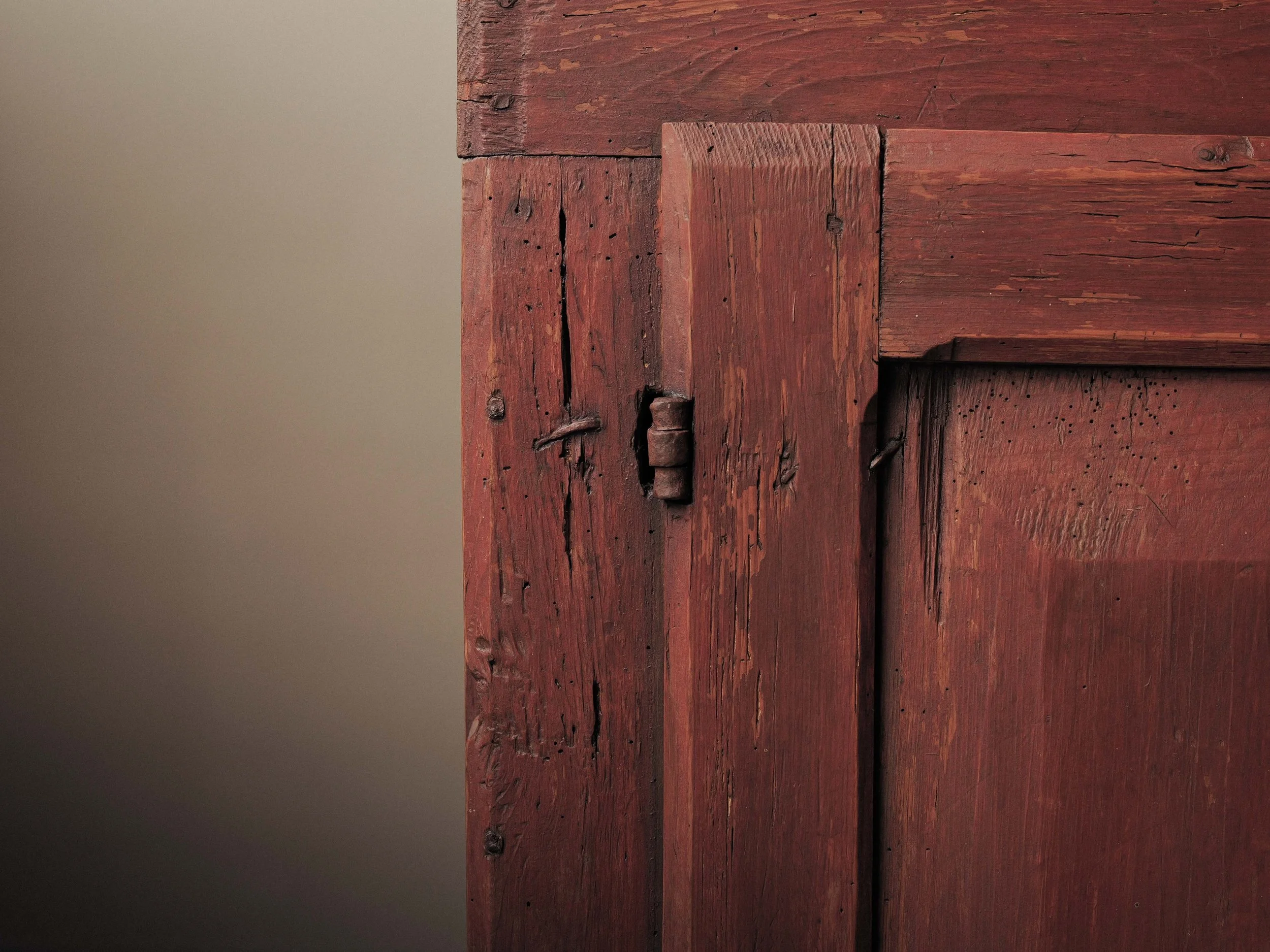 20251209-armoire-meuble-alpin-pin-massif-Suisse-18eme-siecle-10.jpg