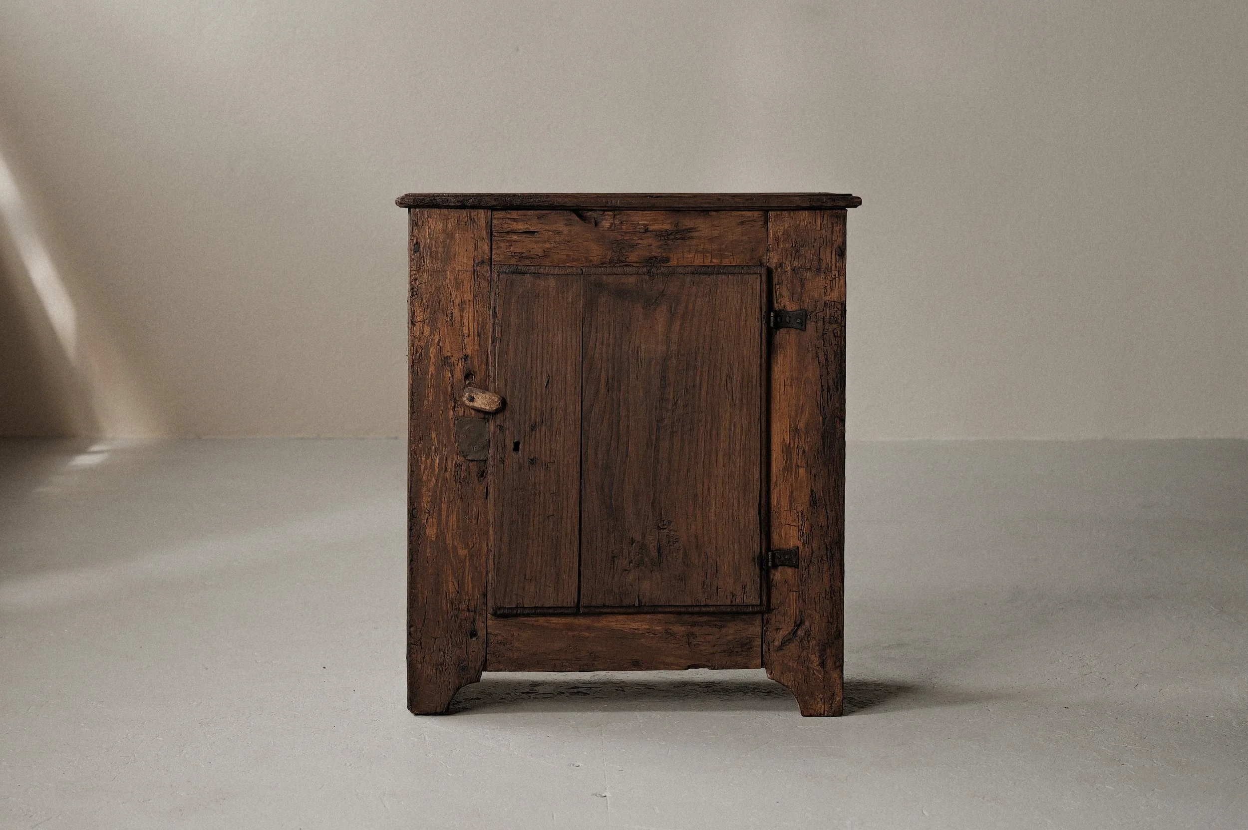 Meuble à une porte, art-populaire alpin, 19ème siècle