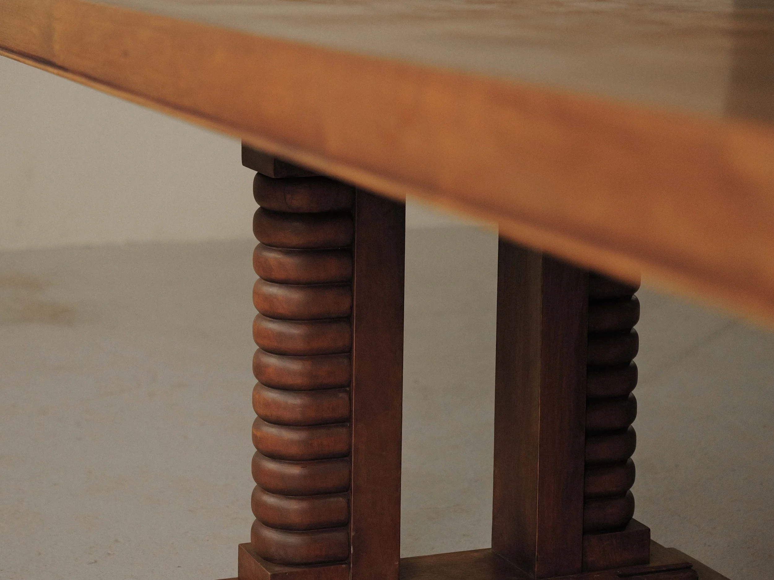 20260907T-table-en-chene-pieds-sculptes-plateau-marqueterie-france-vers-1940-7.jpg