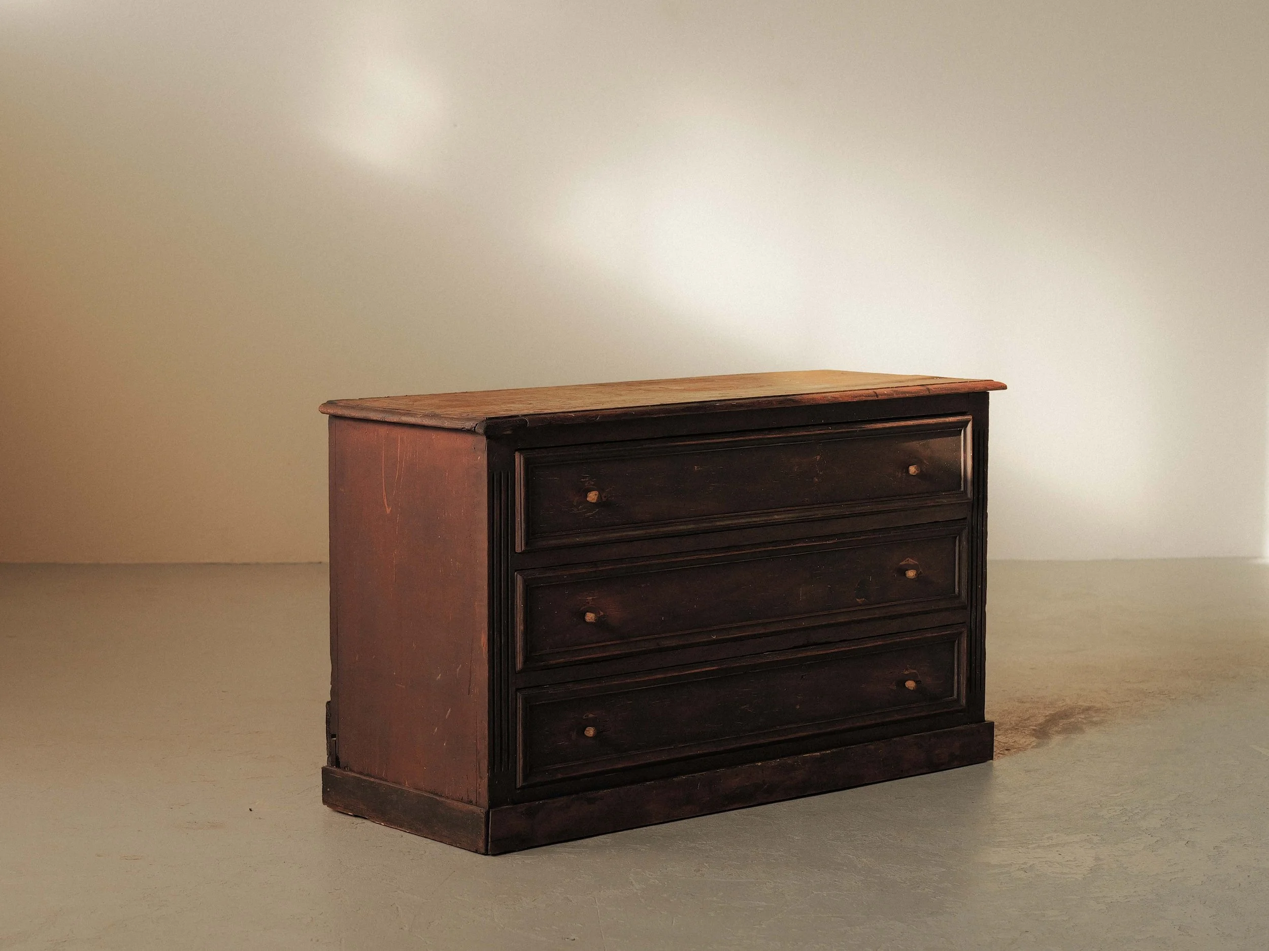 20260216M-Commode-ancien-meuble-de-metier-ou-d-atelier-en-bois-massif-Vers-1900-10.jpg