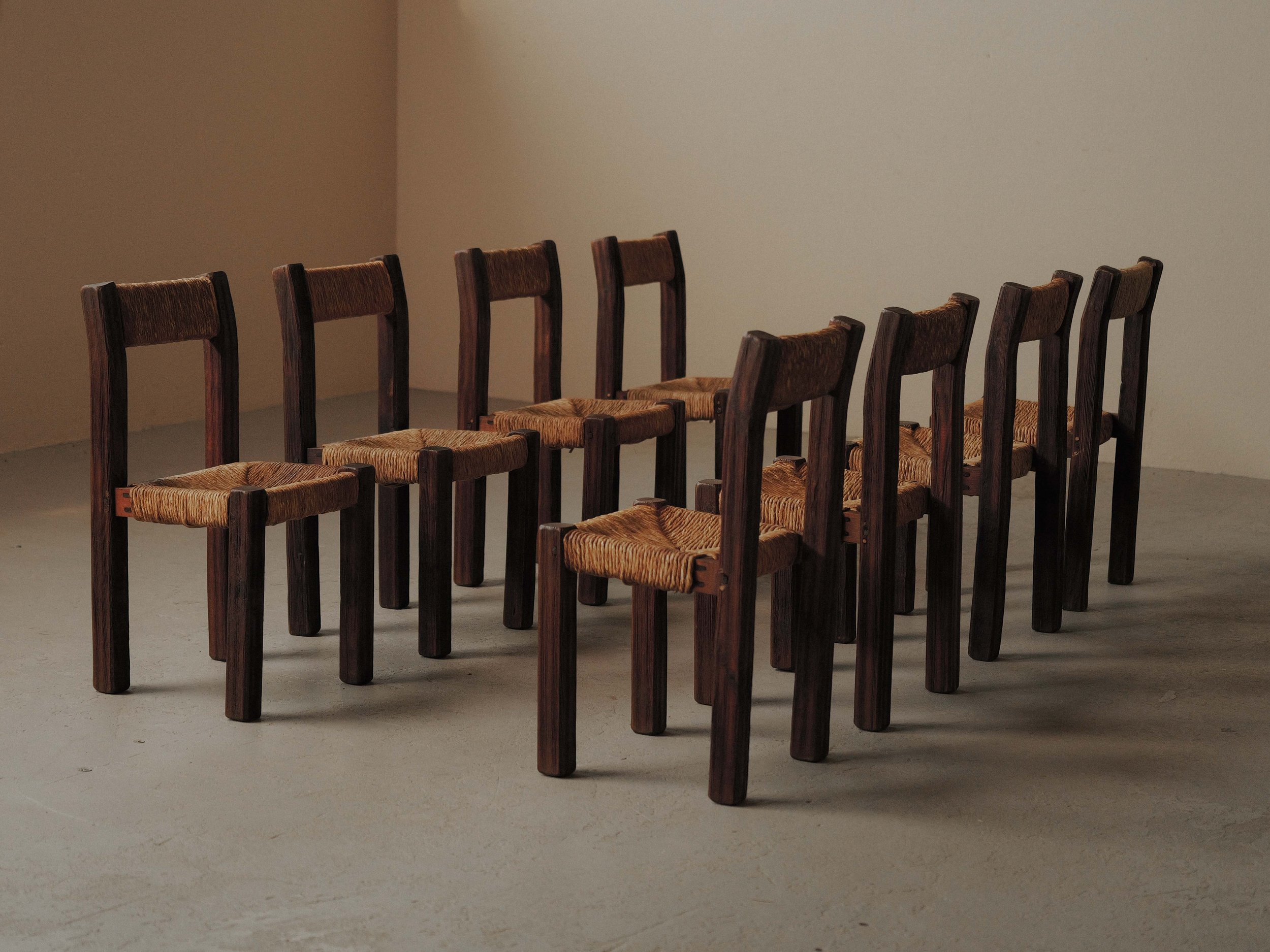20260628A-et-20260630A2-ensemble-de-8-chaises-en-meleze-massif-et-paille-tressee-travail-artisanal-francais-vers-1960-11.jpg