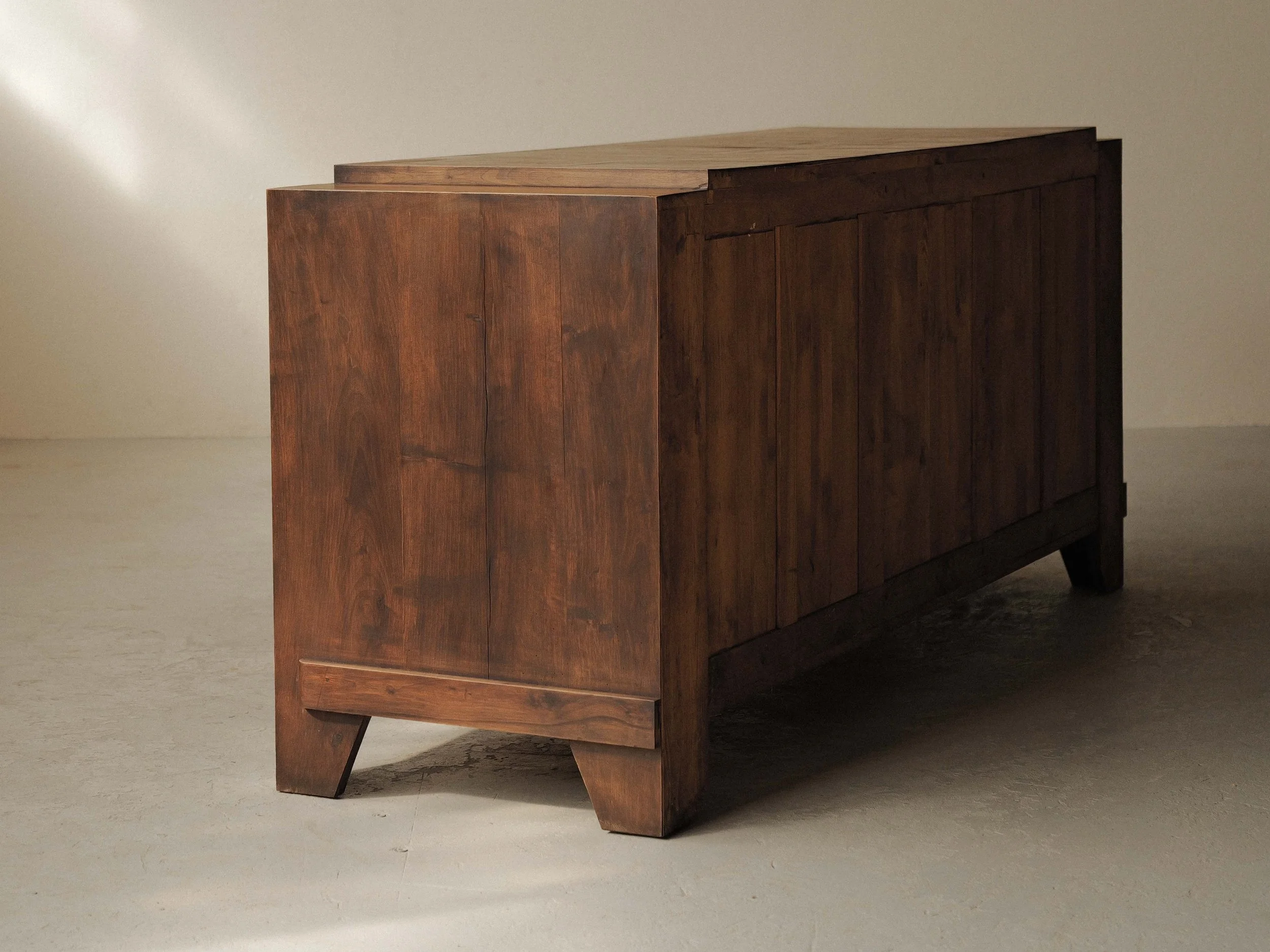 20260805M1-Buffet-en-bois-par-Charles-Dudouyt-edition-la-gentilhommiere-Circa-1940-22.jpg