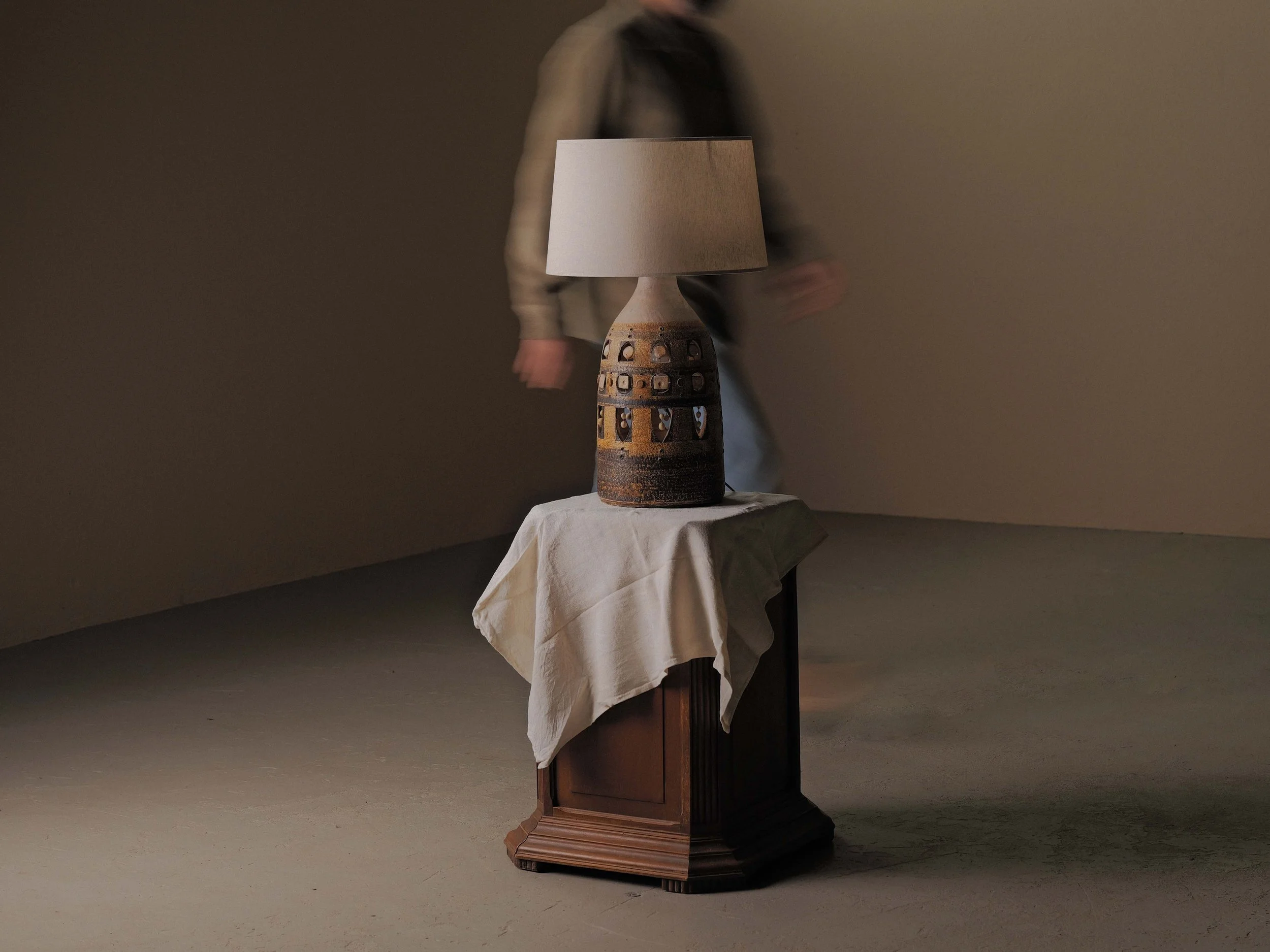 20260429L-lampe-de-table-a-double-eclairage-en-ceramique-emaillee-par-George-Pelletier-vers-1970-14.jpg