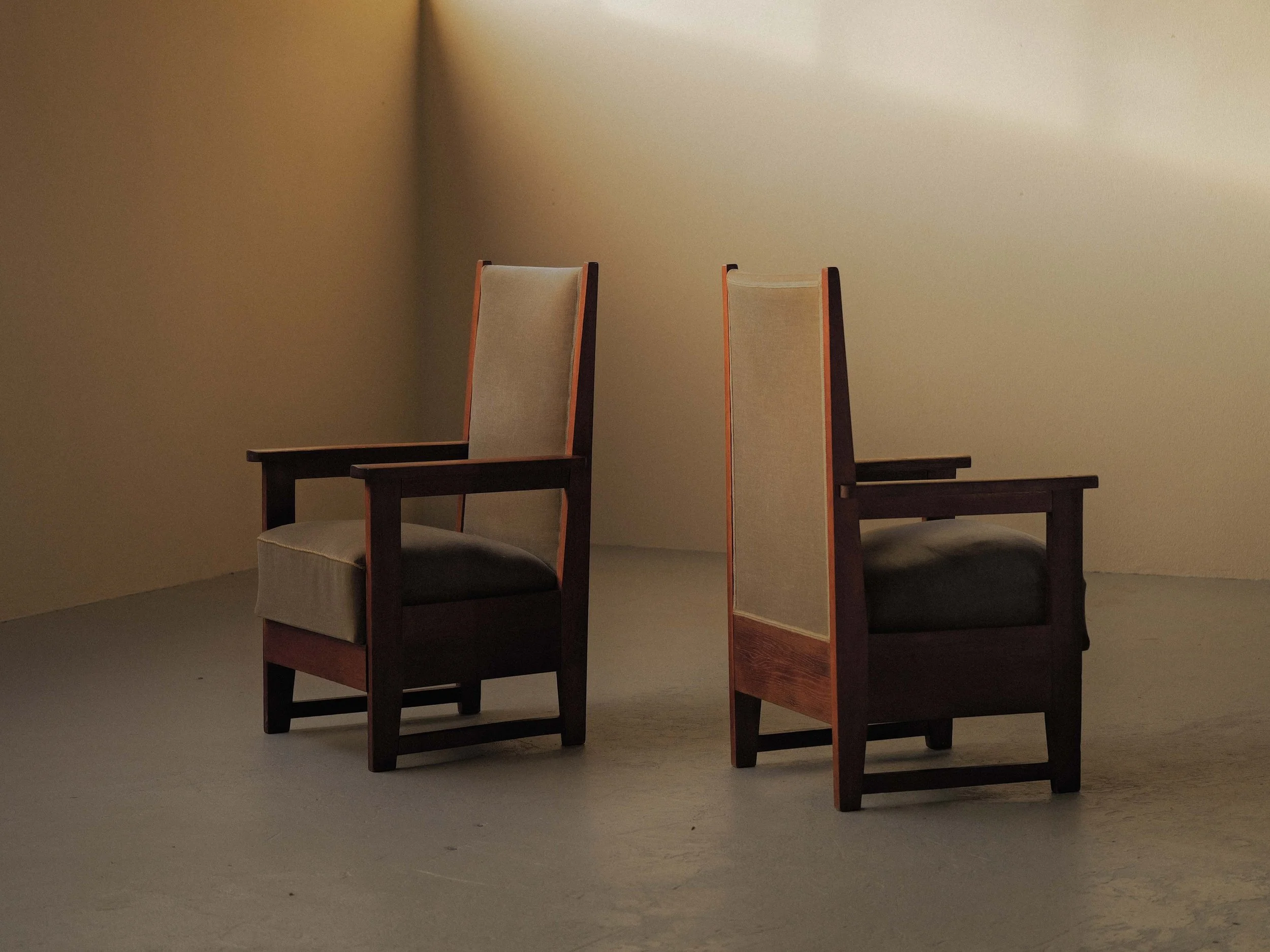 🔴 Paire de fauteuils, Ecole d'Amsterdam, vers 1930