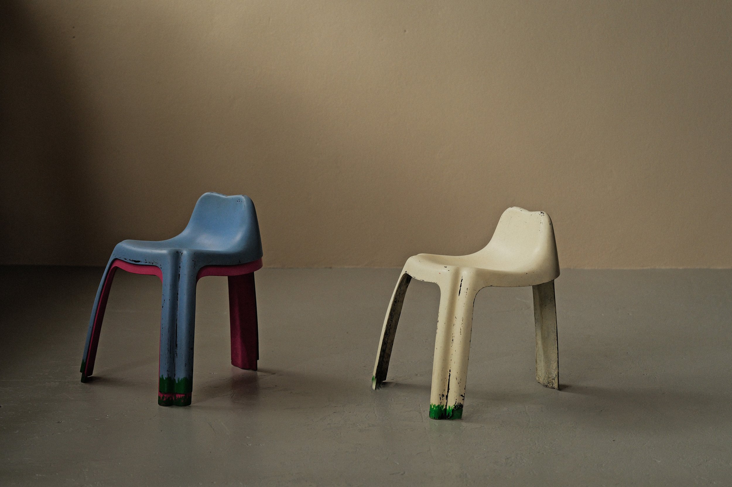 20250512A-chaises-patrick-Gingembre-fibre-de-verre-1970-15.jpg