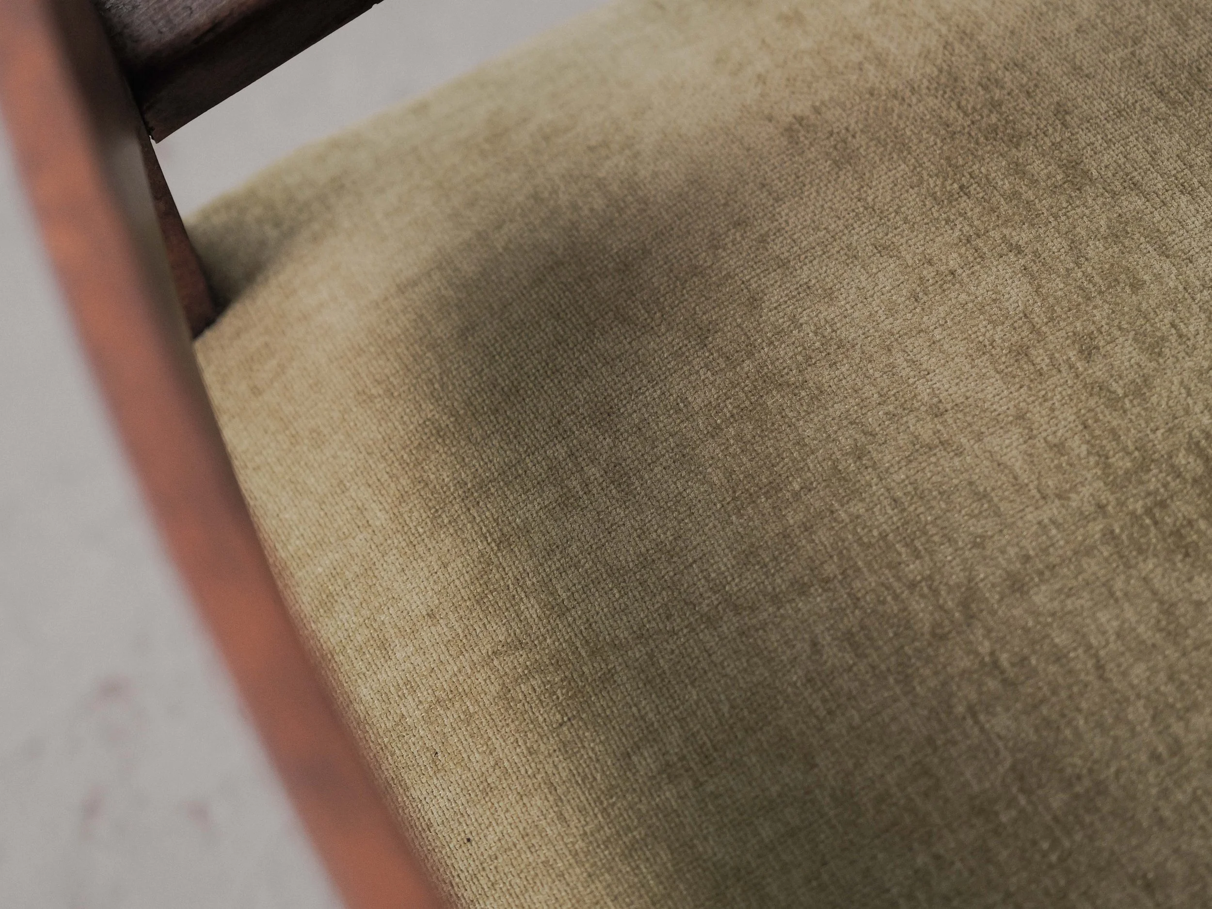20260421A3-fauteuil-moderniste-bois-massif-et-tissu-france-vers-1950-12.jpg