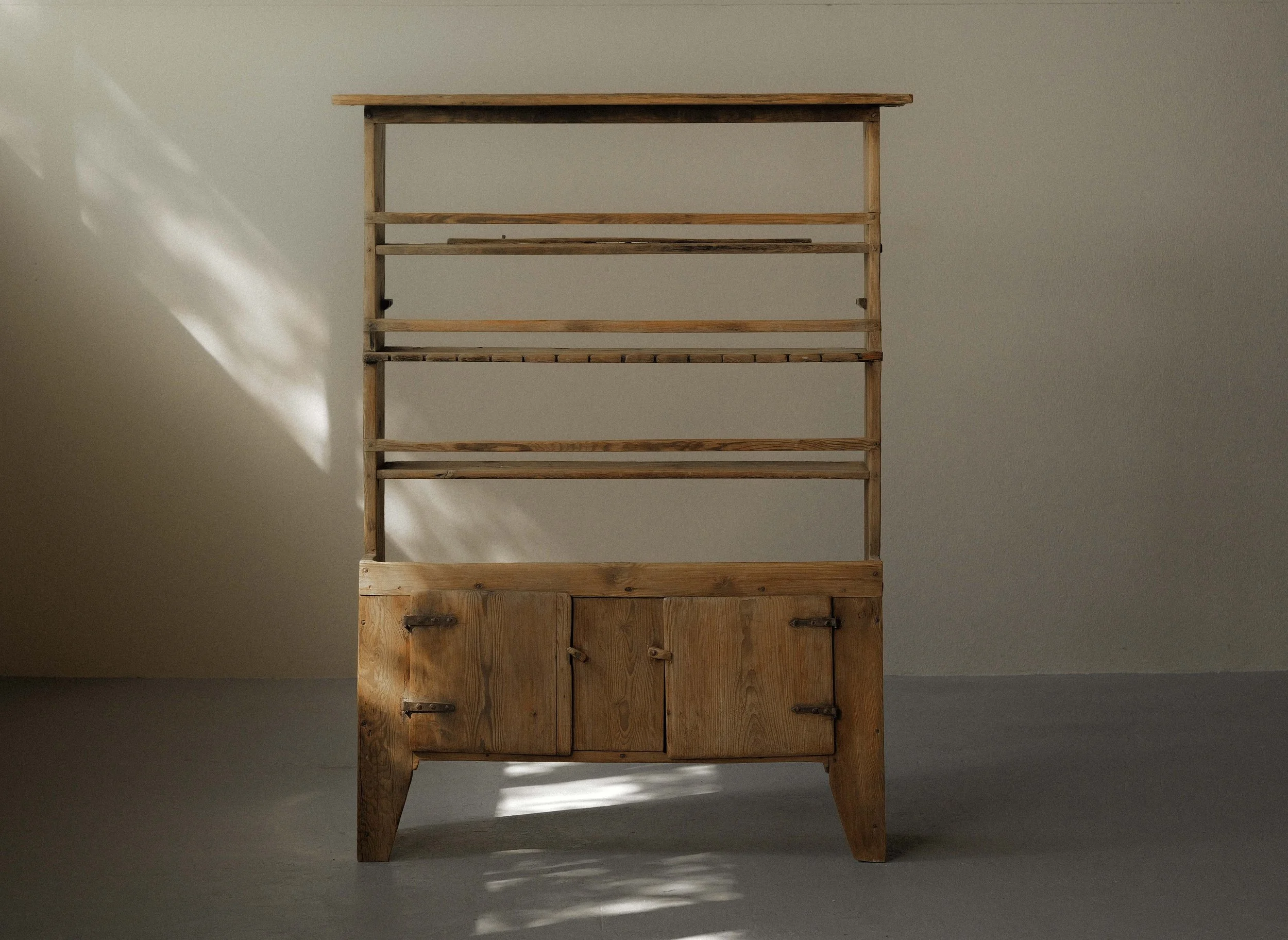 20250909M2-meuble-dressoir-art-populaire-pyrenees-19eme-siecle-6.jpg