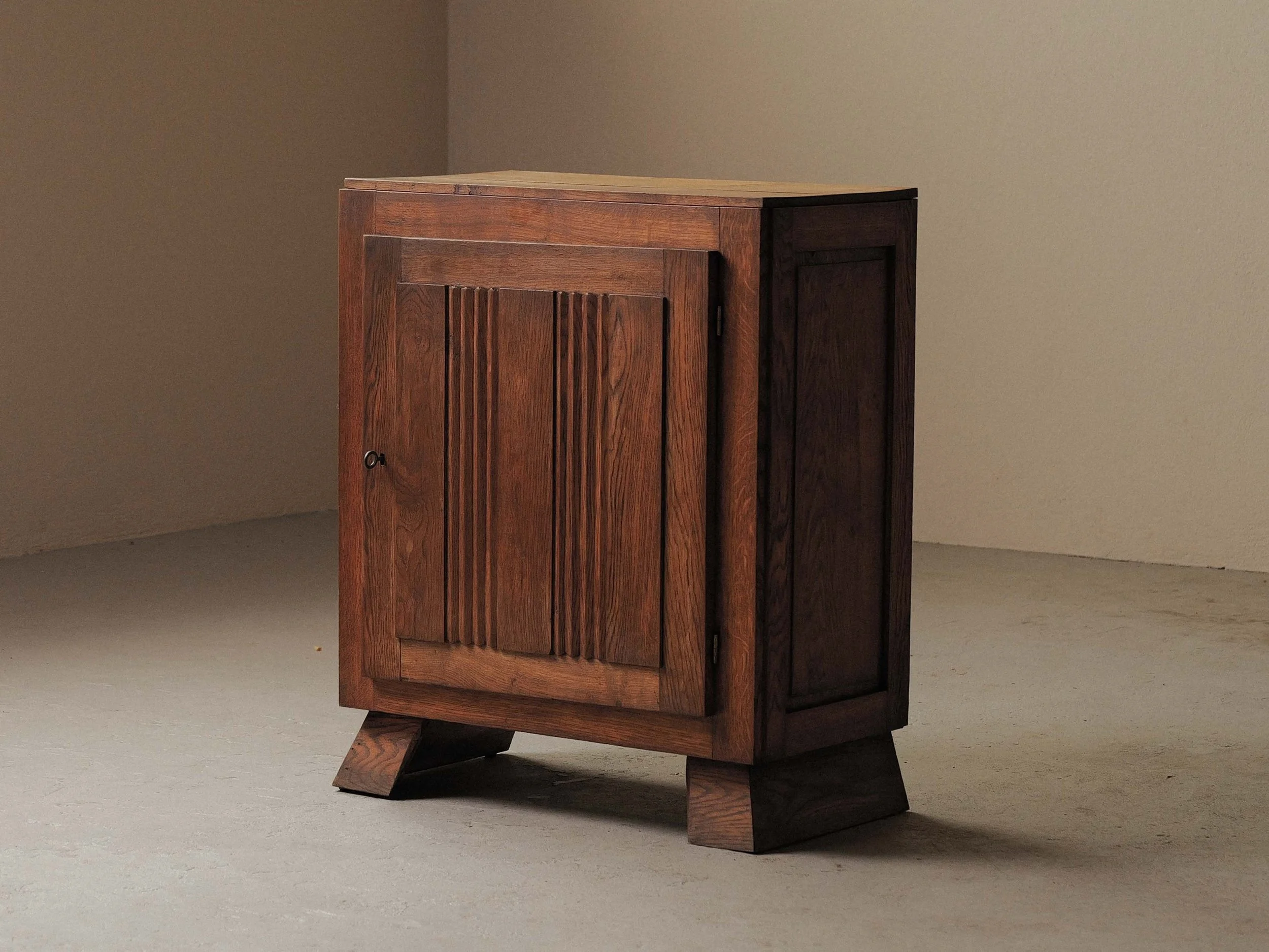 20260715M3-cabinet-art-deco-chene-massif-et-placage-de-chene-France-vers-1940-2.jpg