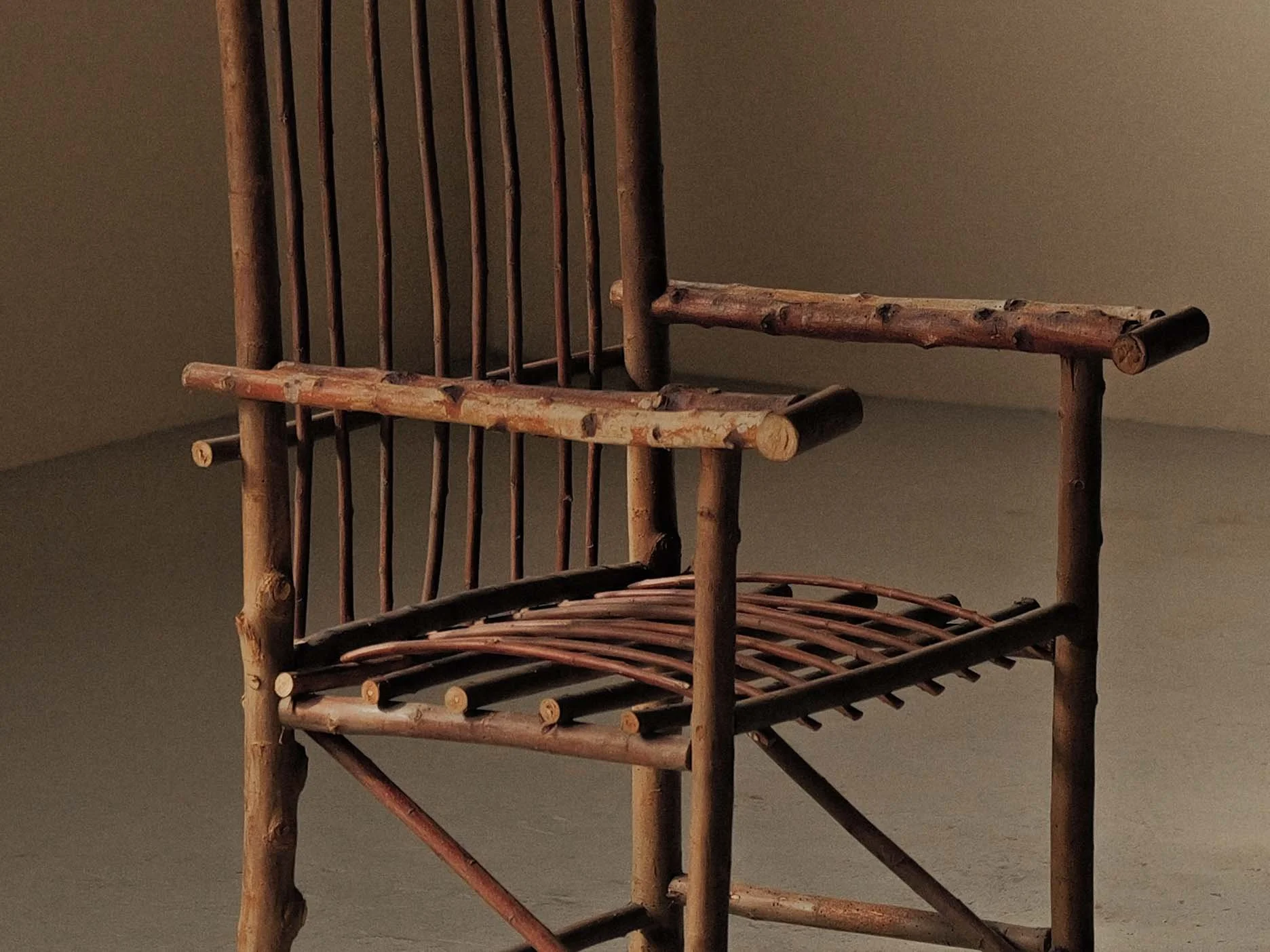 20260908A3-Fauteuil-naif-en-branches-de-noisetier-france-vers-1950-6.jpg