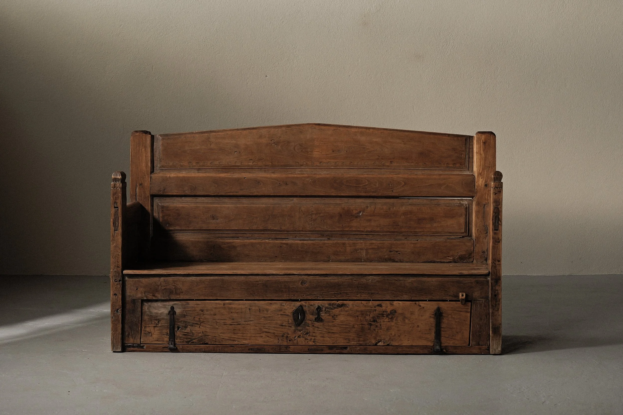 20250228A5-Banc-coffre-art-populaire-Catalogne-1800-4.jpg