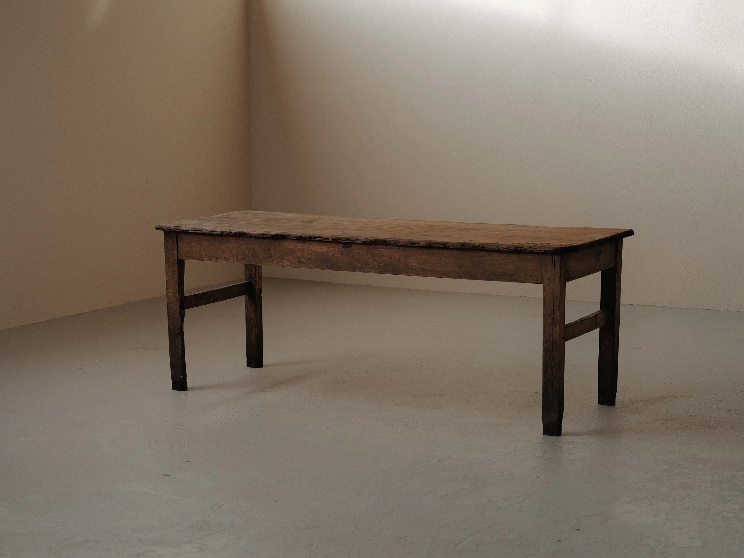 20251126T2-table-de-ferme-bois-massif-auvergne-1900-2.jpg