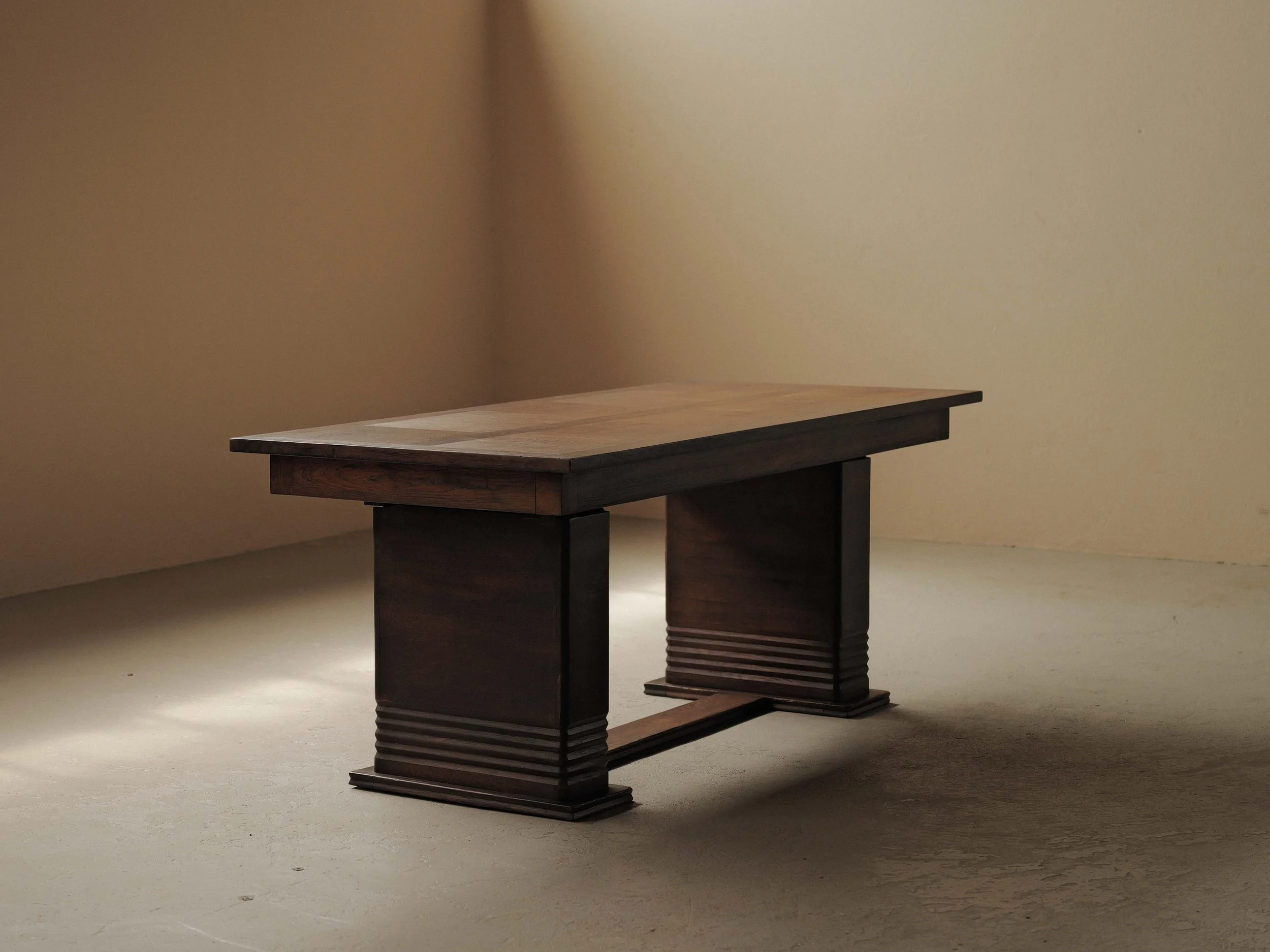 20260331T1-Table-de-repas-art-deco-moderniste-bois-massif-et-placage-France-vers-1940.jpg