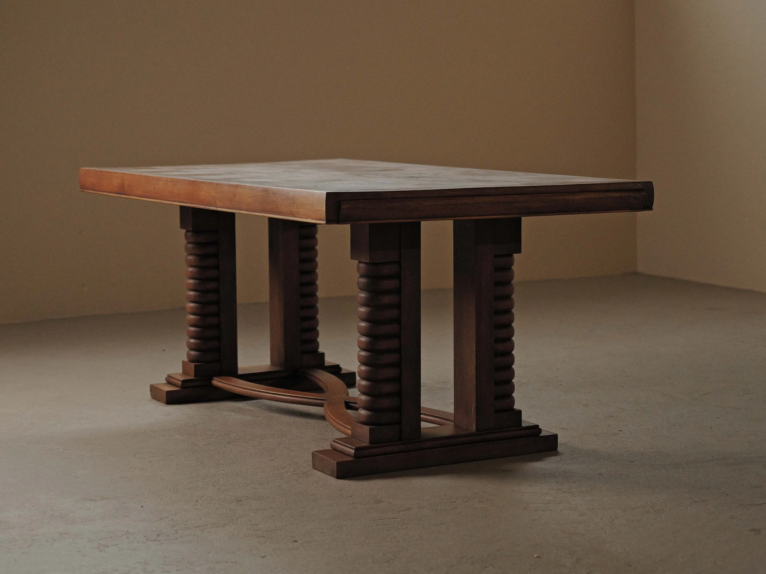 20260907T-table-en-chene-pieds-sculptes-plateau-marqueterie-france-vers-1940-14.jpg
