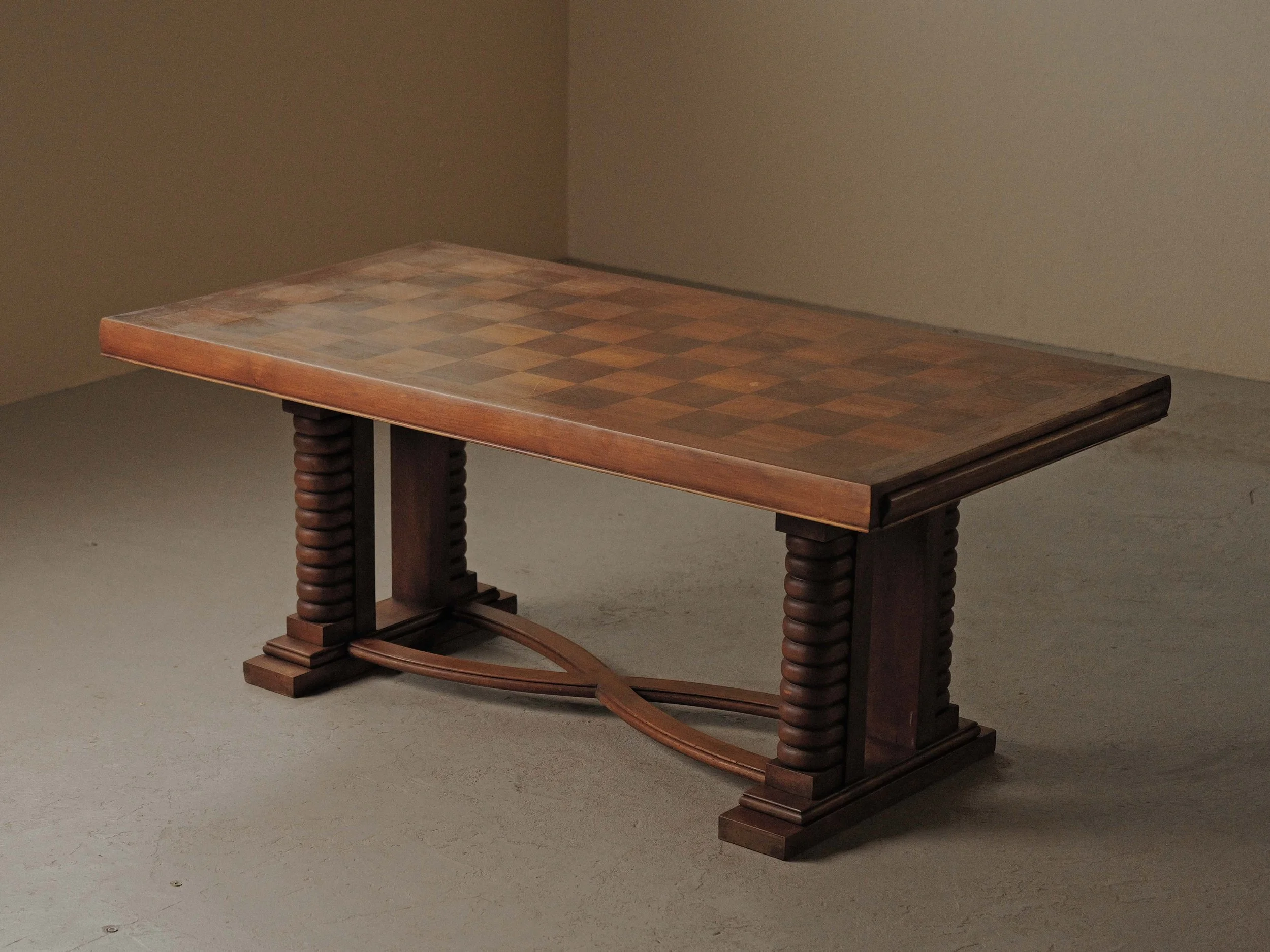 20260907T-table-en-chene-pieds-sculptes-plateau-marqueterie-france-vers-1940-13.jpg