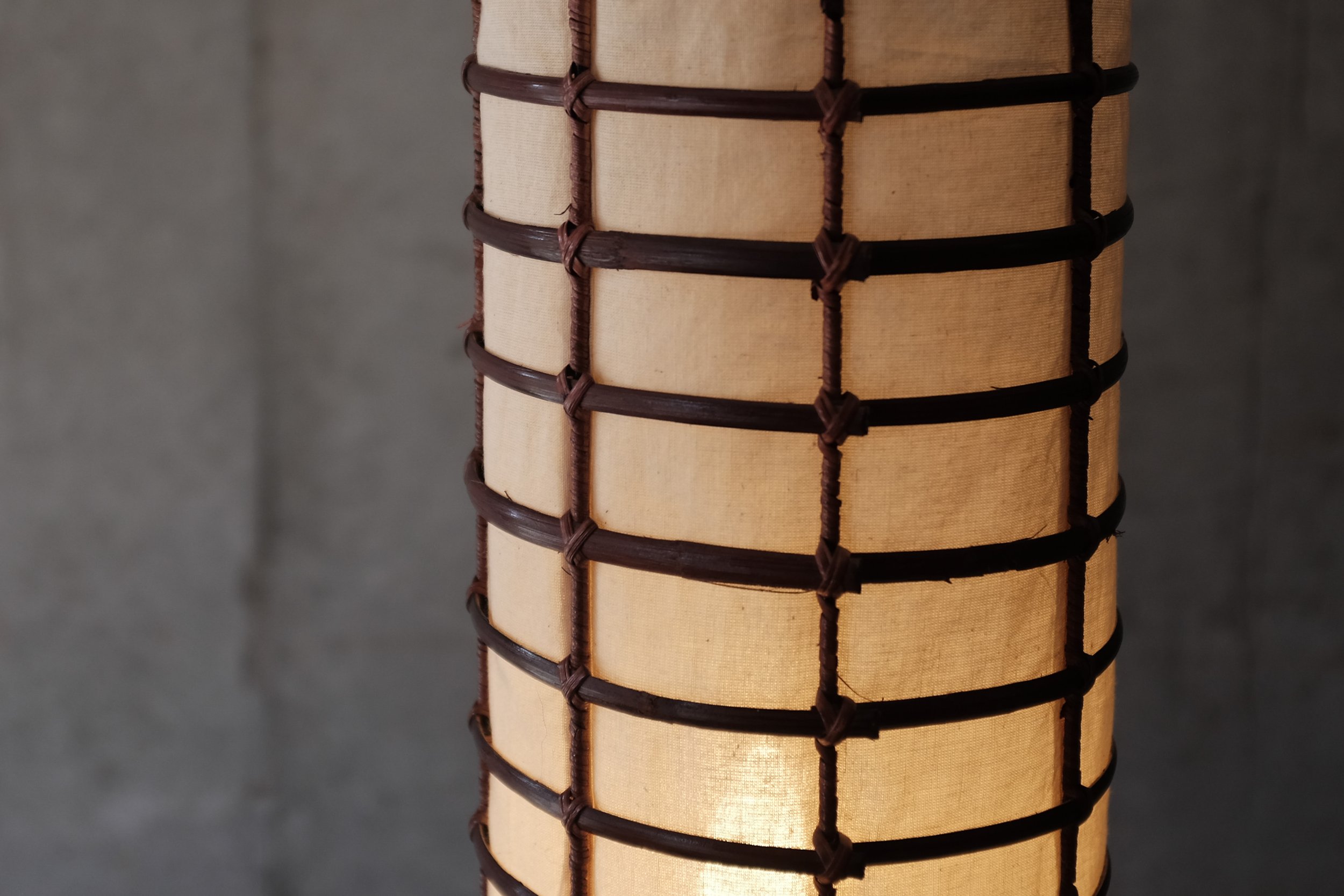 8-paire-de-lampes-rotin-et-lin-circa-1970.jpg