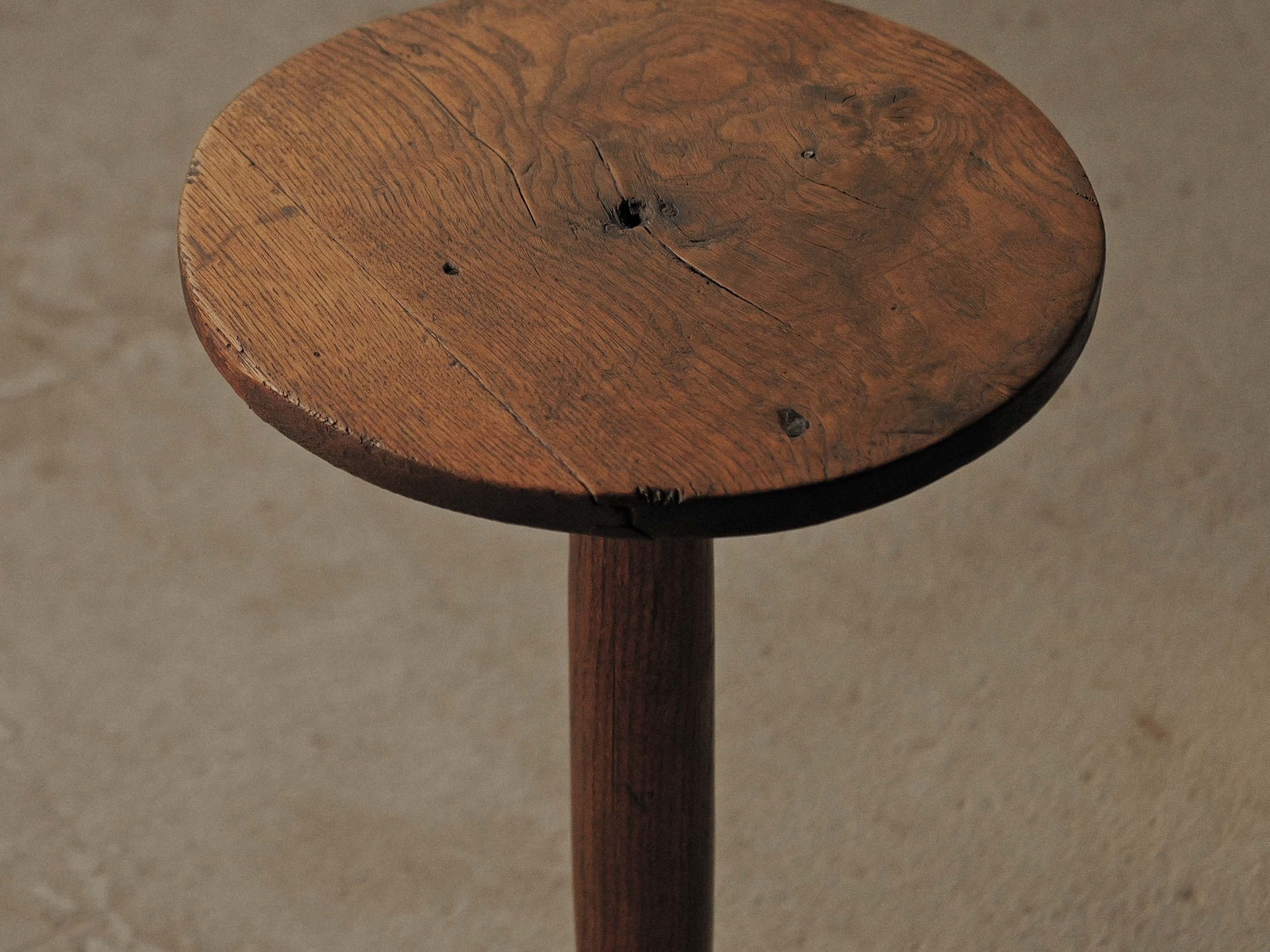 20260917T2-Gueridon-art-populaire-tripode-ou-table-de-dentelliere-chene-massif-19eme-siecle-2.jpg