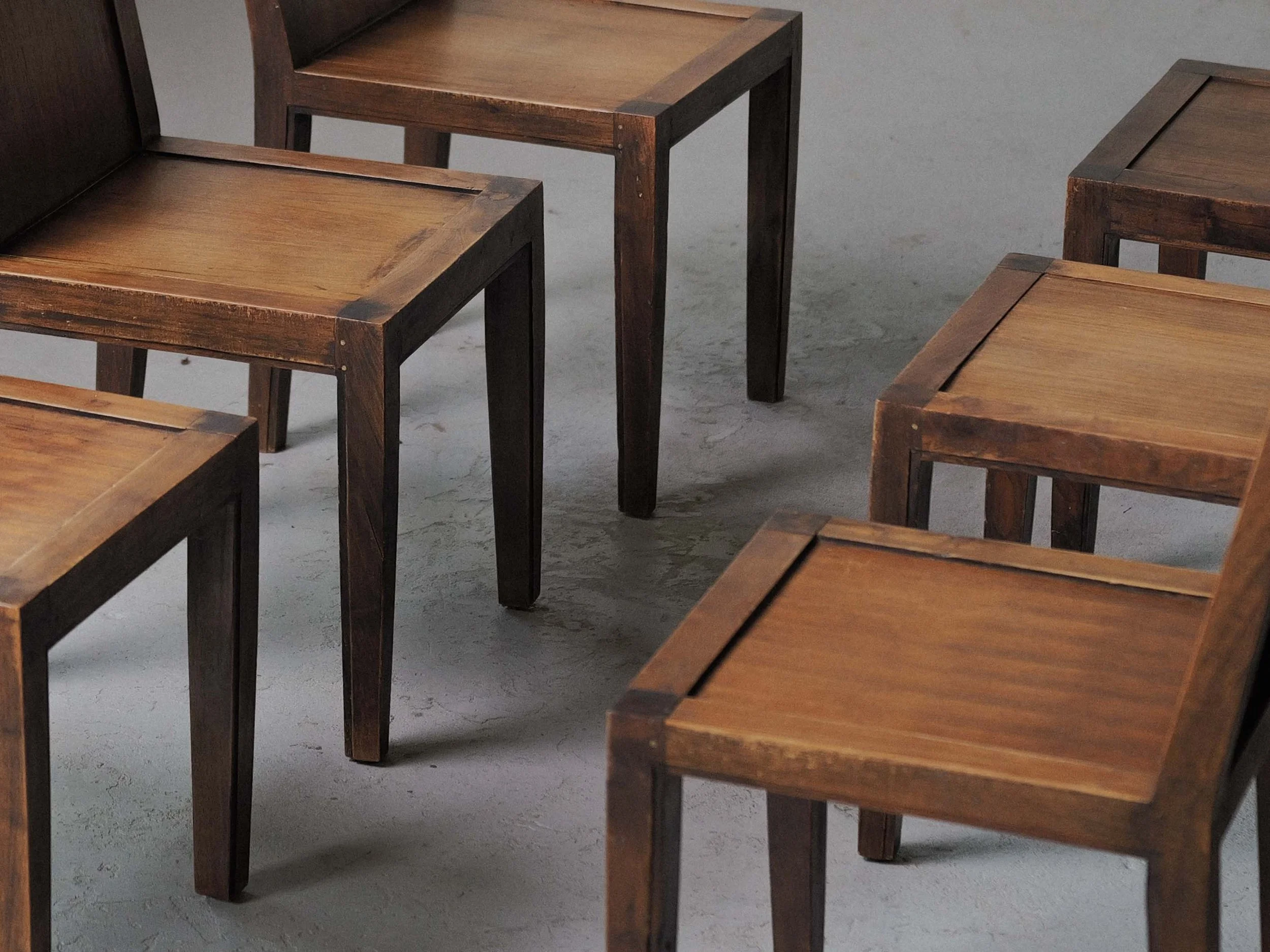 20260612A-Ensemble-de-6-chaises-enchene-massif-et-placage-de-chene-travail-artisanal-France-vers-1970-1980-11.jpg