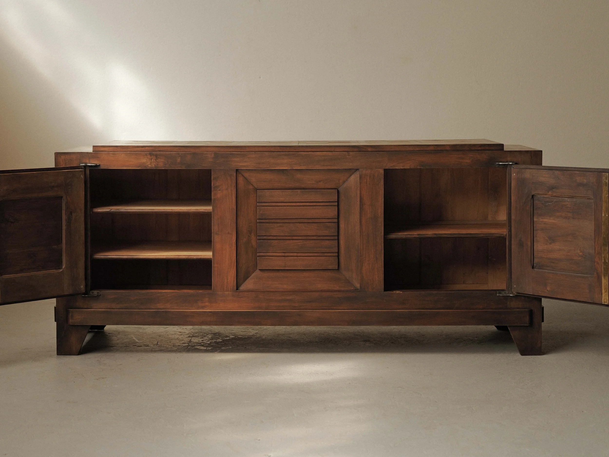 20260805M1-Buffet-en-bois-par-Charles-Dudouyt-edition-la-gentilhommiere-Circa-1940-4.jpg