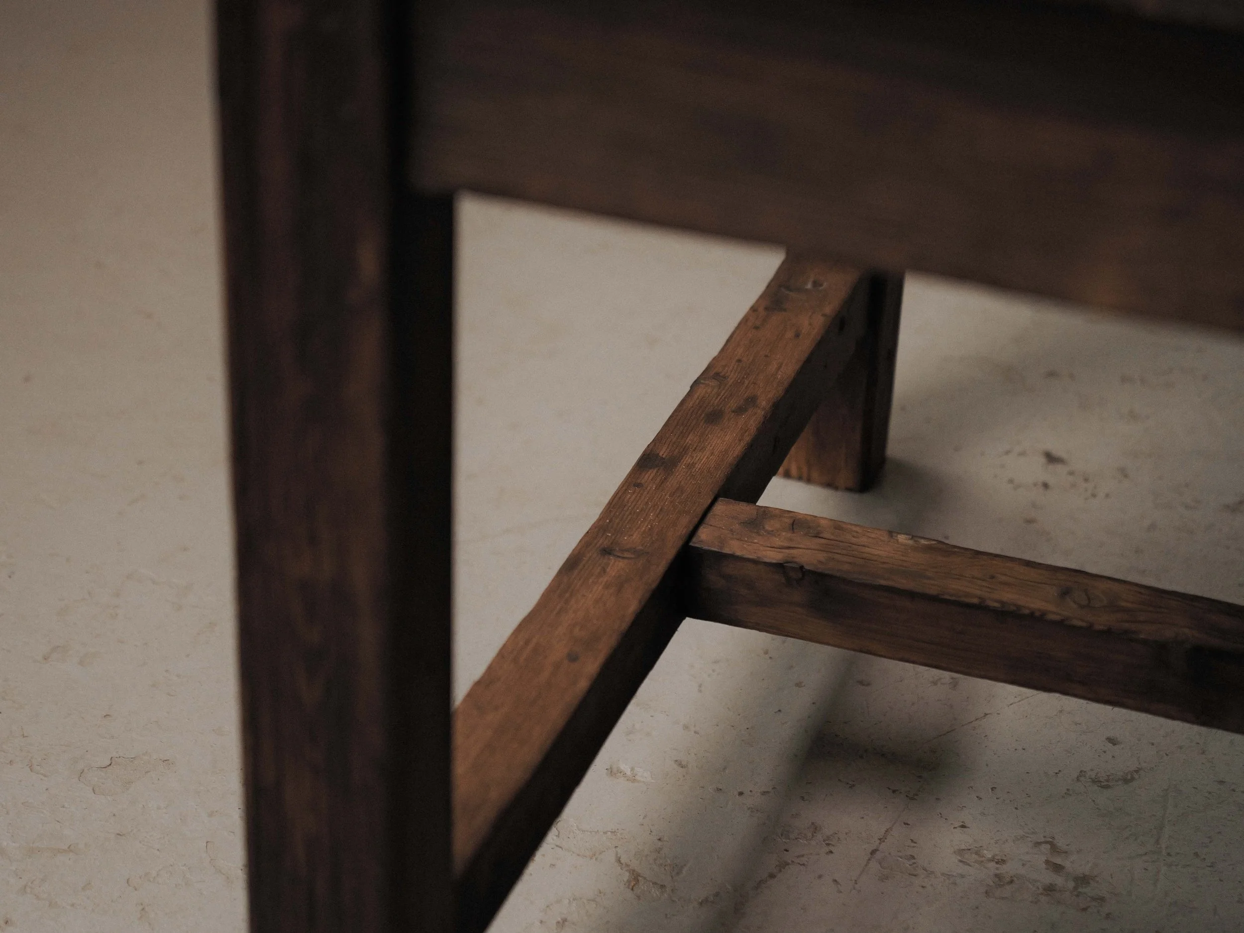 20260917T3-Table-de-ferme-en-pin-massif-travail-artisanal-debut-XXeme-siecle-6.jpg