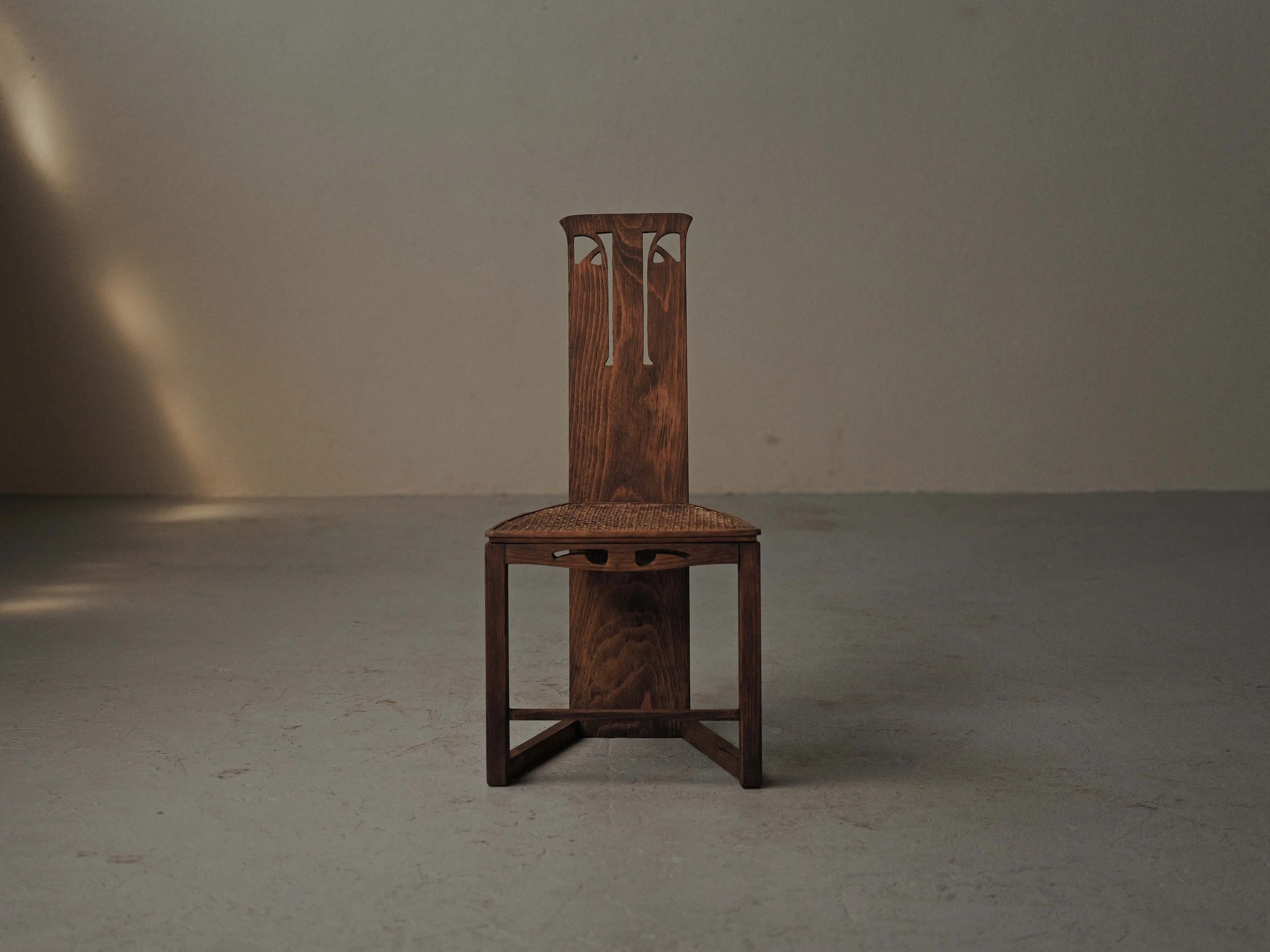20260518A-chaise-d'appoint-bois-massif-et-cannage-pietements-traineaux-vers-1900-2.jpg