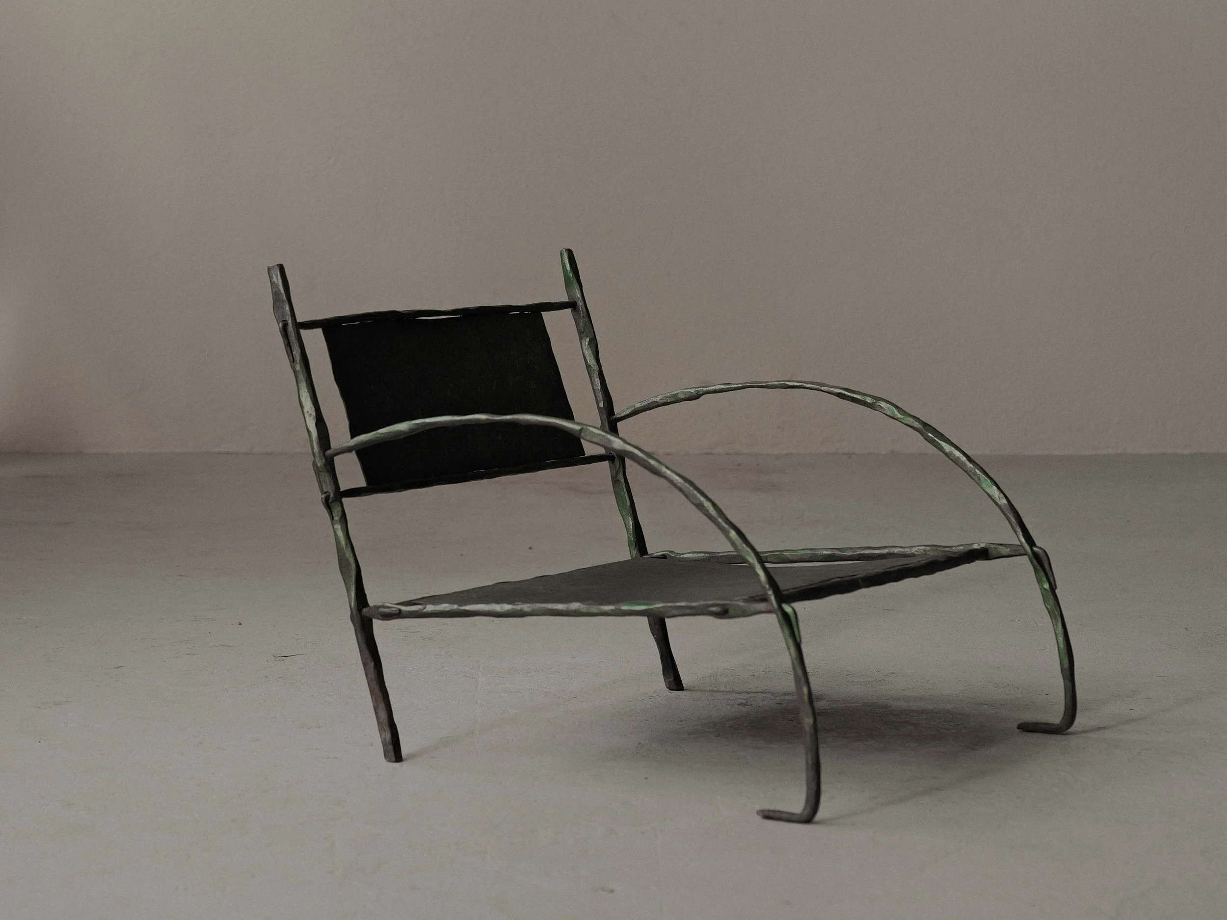 20260612A-fauteuil-en-fer-forge-travail-artisanal-Vers-1960-1970-4.jpg