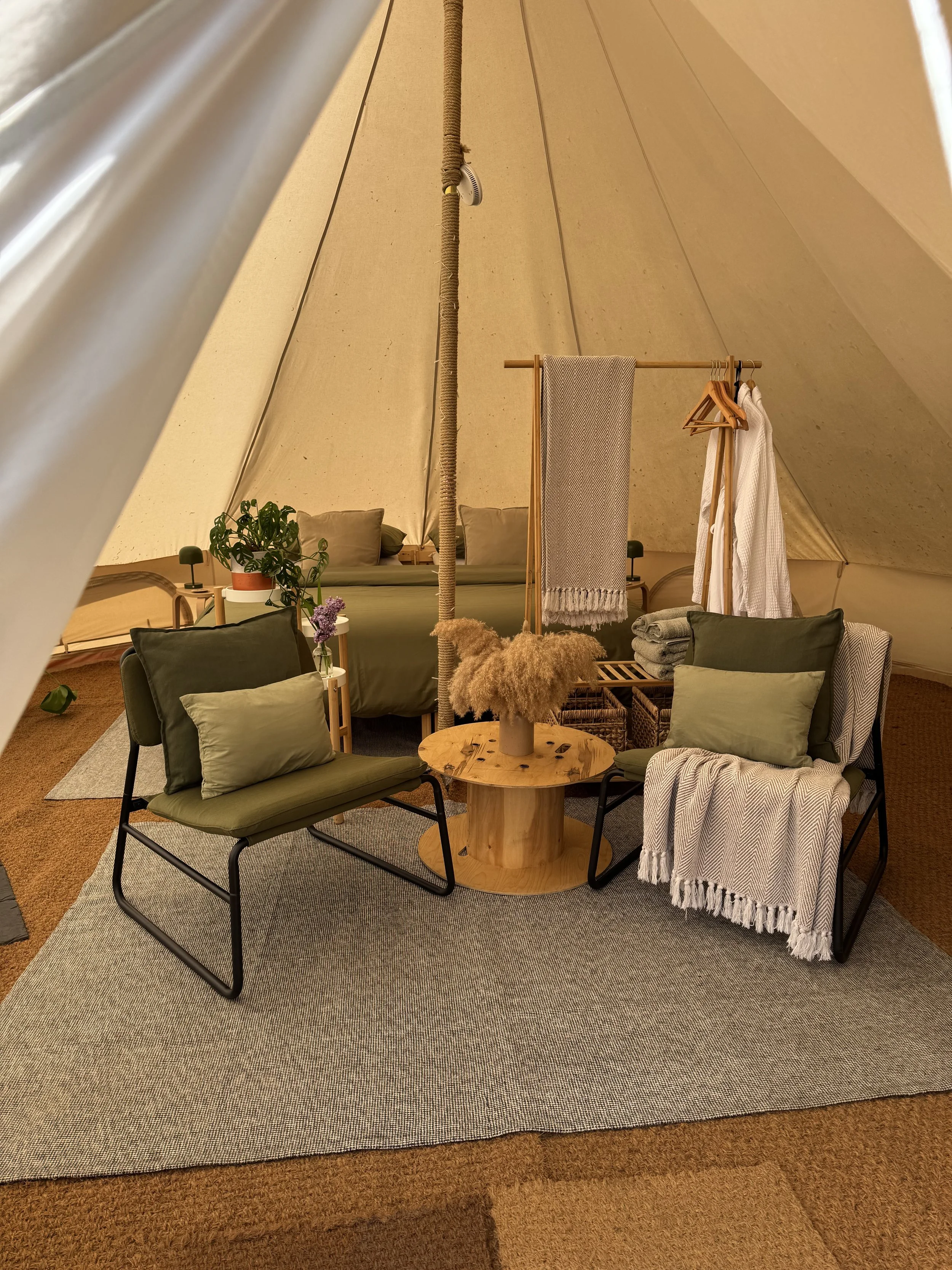 STOODLEY PIKE BELLTENT INTERIOR NEW.JPG